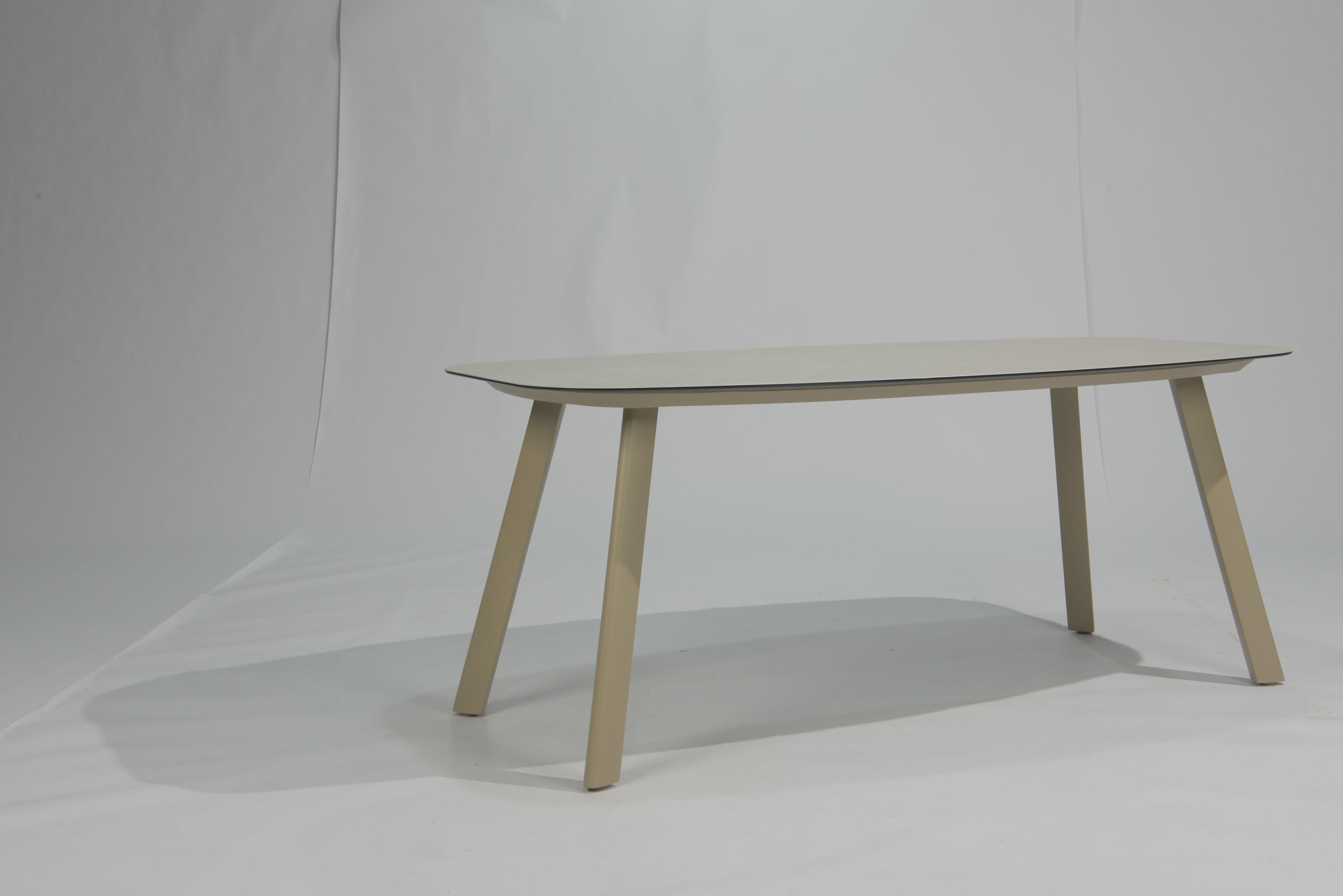 4 Season Outdoor Manolo Dining Tables