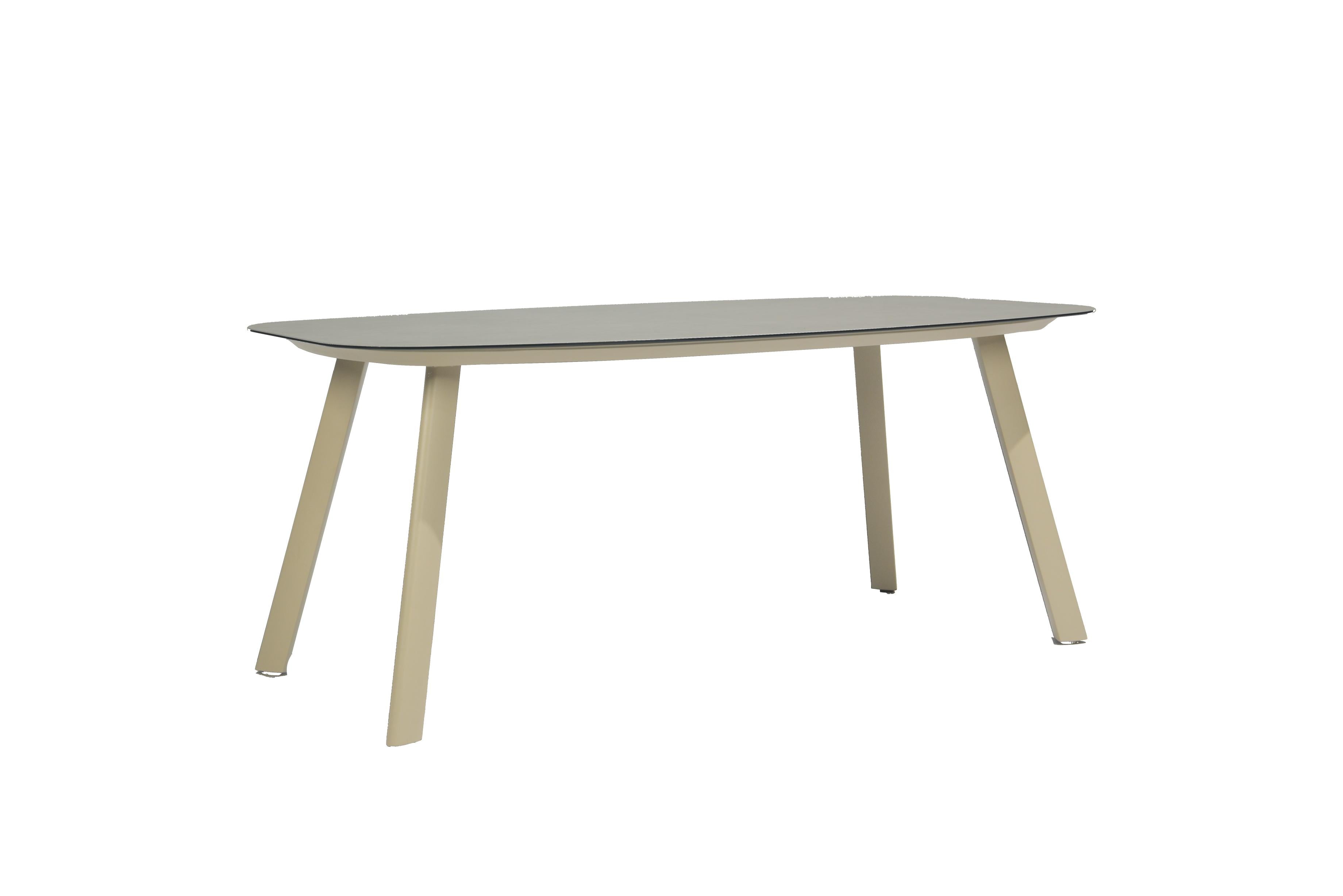 4 Season Outdoor Manolo Dining Tables