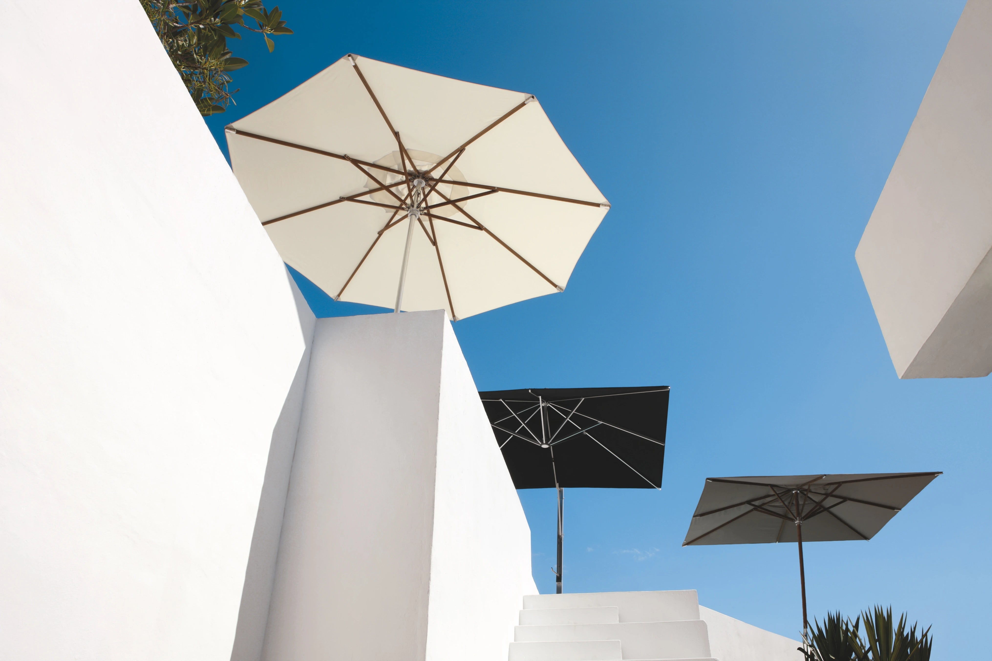 Manutti Centra Max Umbrella 300 × 400 cm