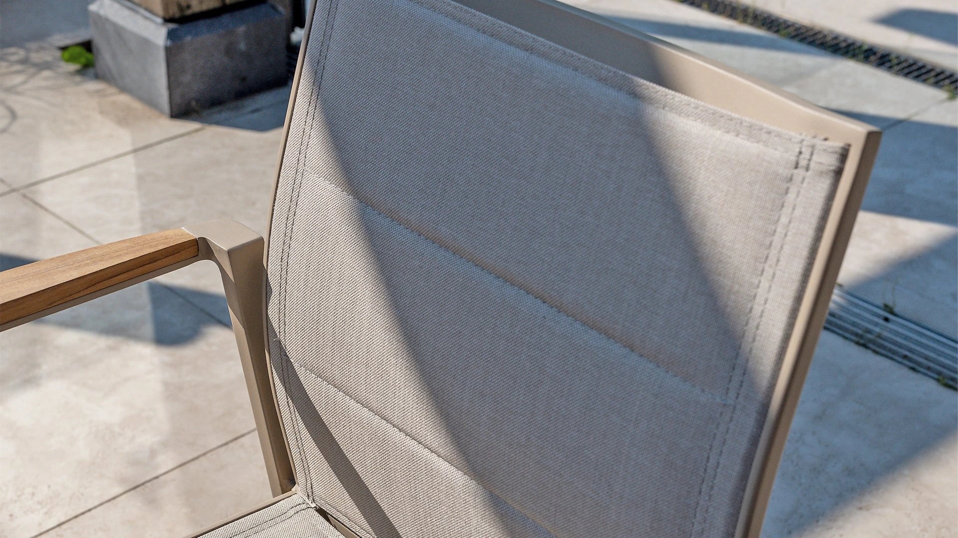4 Seasons Outdoor Cortina stacking chair latte