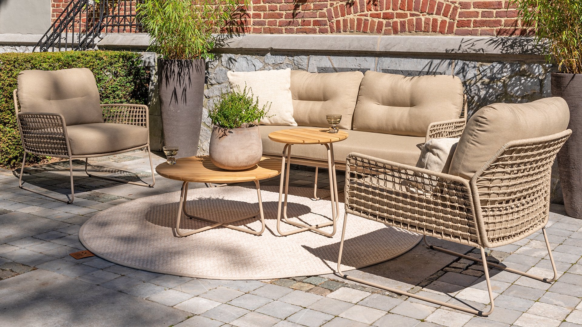 4 Seasons Outdoor Albano Lounge Set – 2 Chairs & Side Table