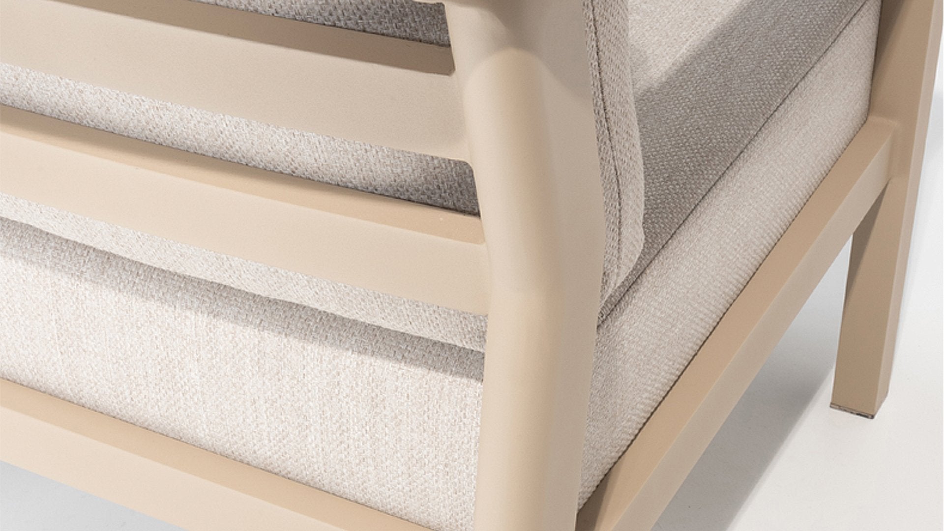 4 Seasons Outdoor Olivia Lounge with Yoga Coffee Table