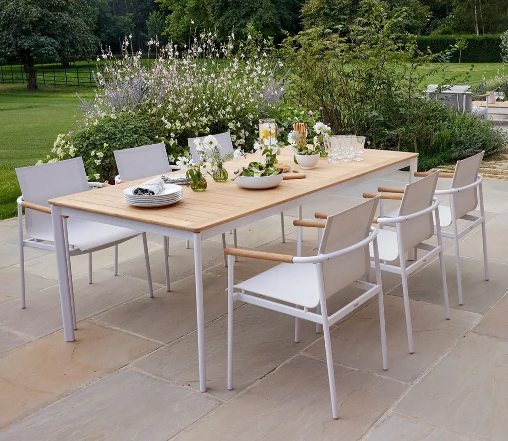 Barlow Tyrie Around Dining Table 200