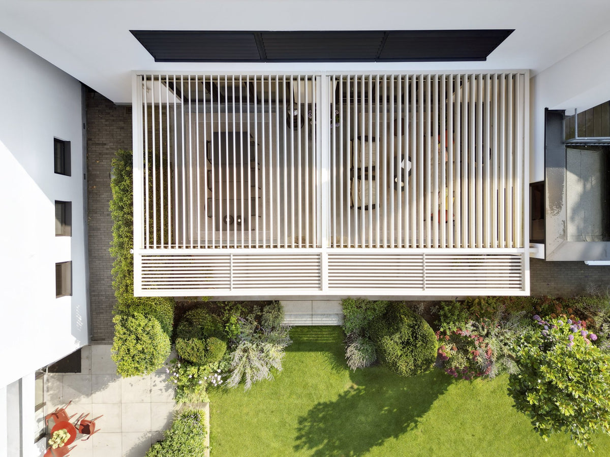 Bright Summer Terrace Umbris Pergola – project photograph 04