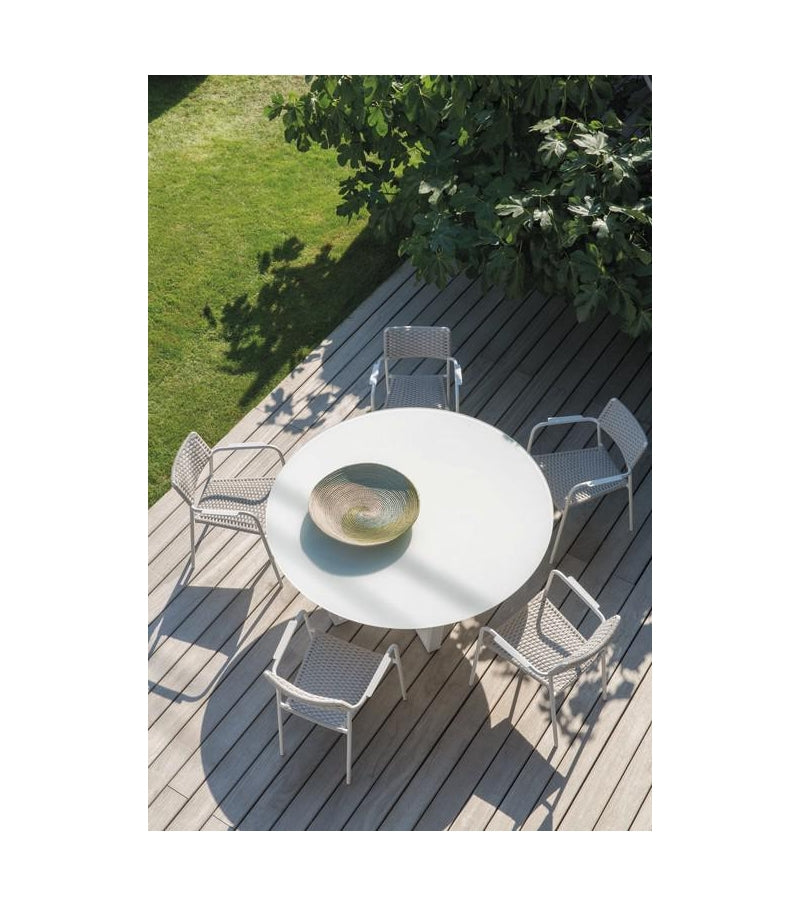 Manutti Fuse Round Dining Table 148 cm