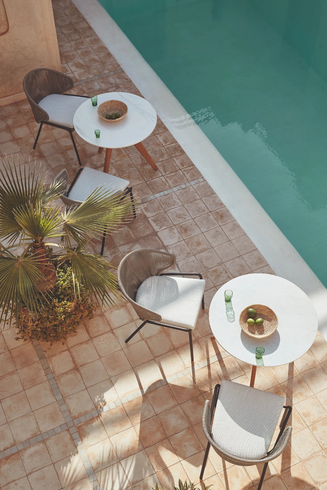 Manutti Torsa Dining Table Round Ø100 × 73h cm