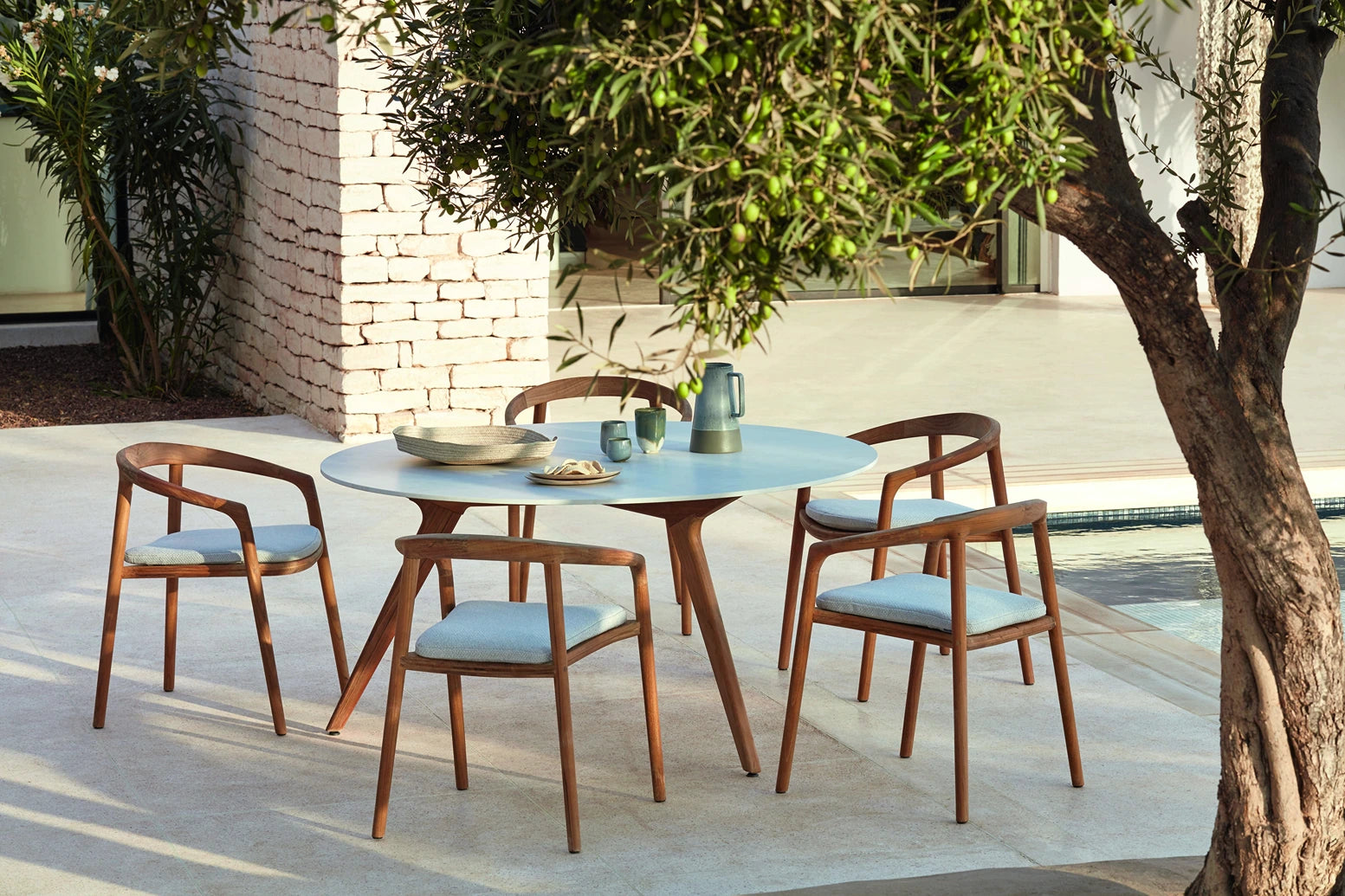 Manutti Torsa Dining Table Round Ø148 × 73h cm