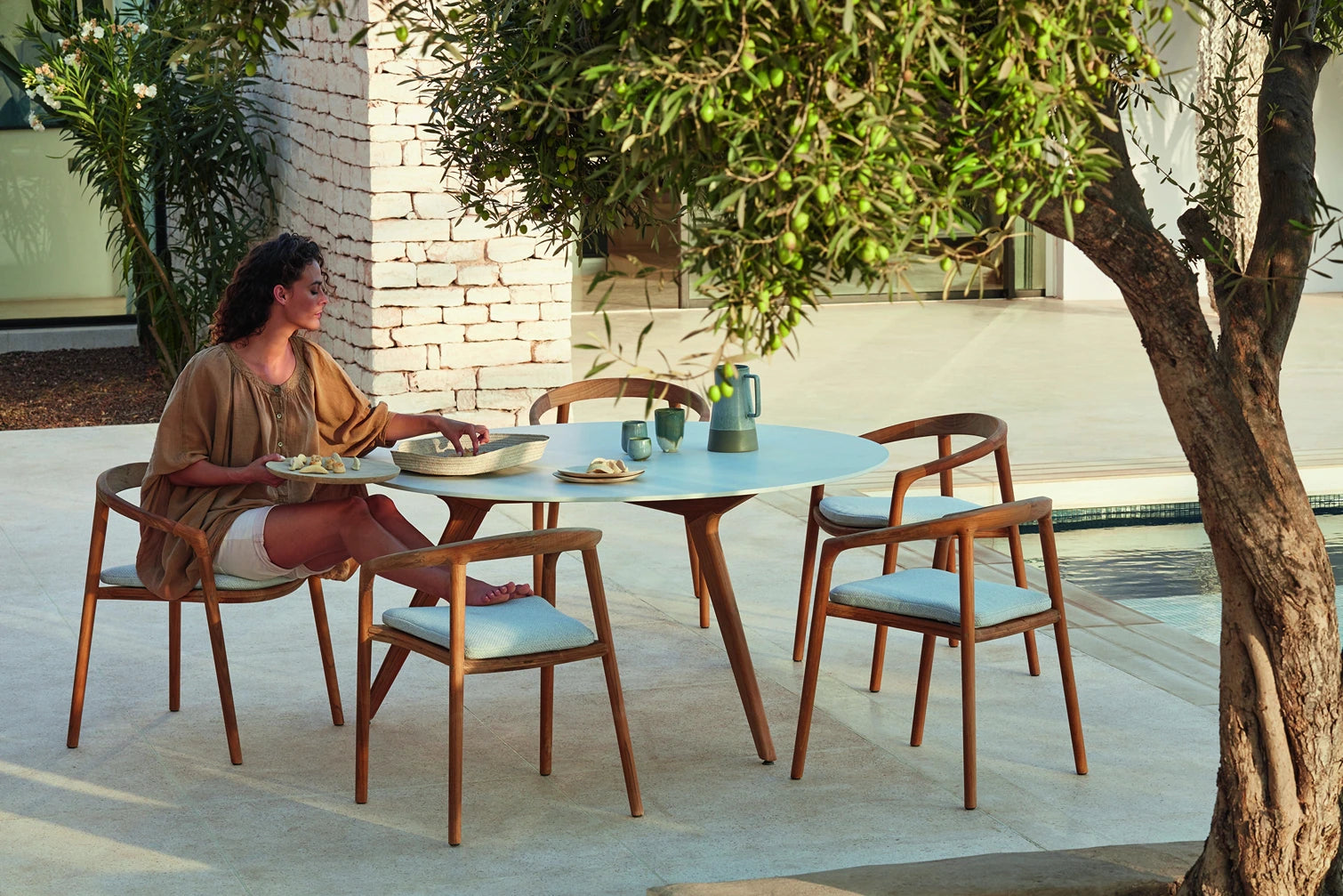 Manutti Torsa Dining Table Round Ø148 × 73h cm