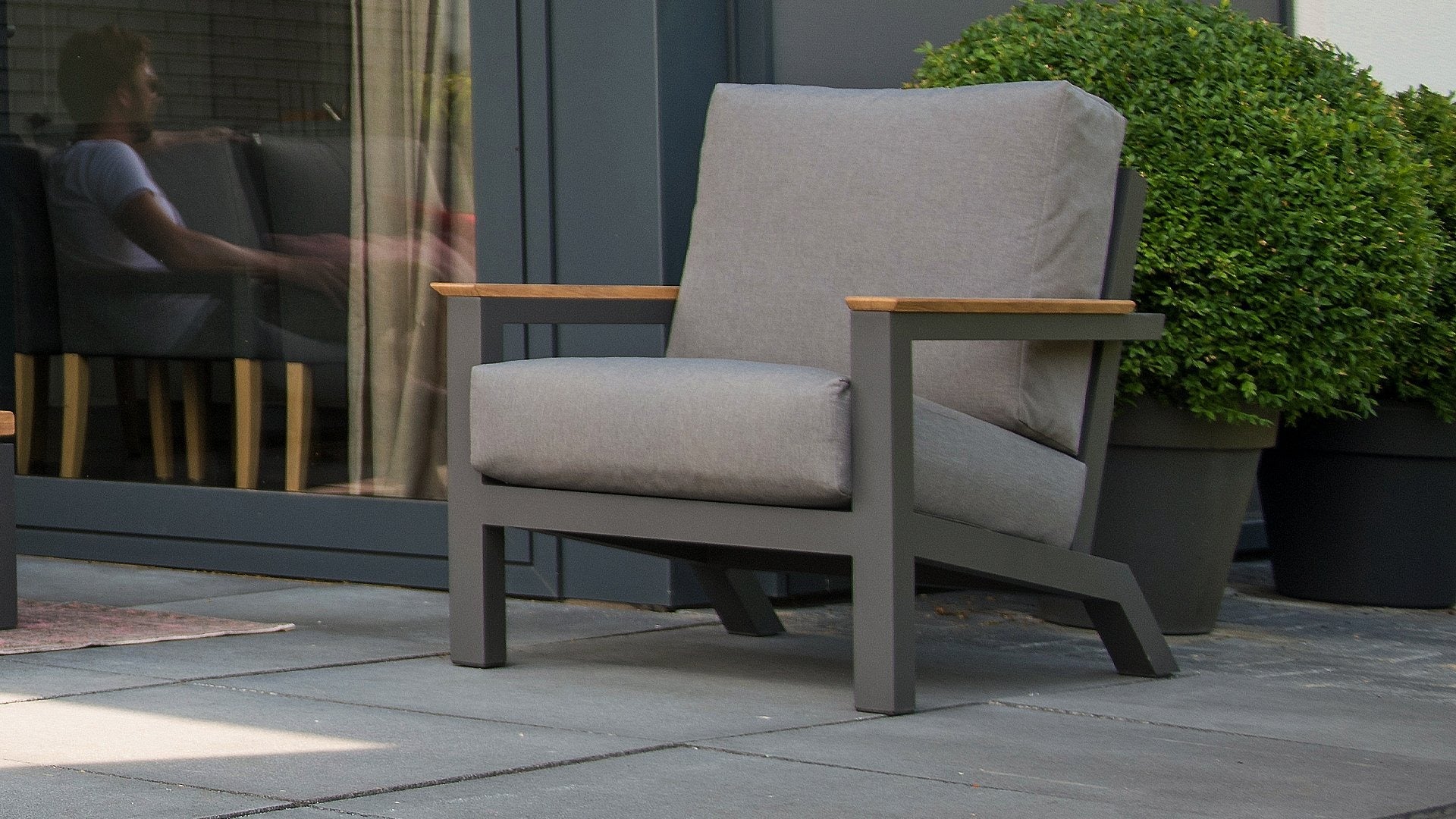 4 Seasons Outdoor Capitol Living Chair