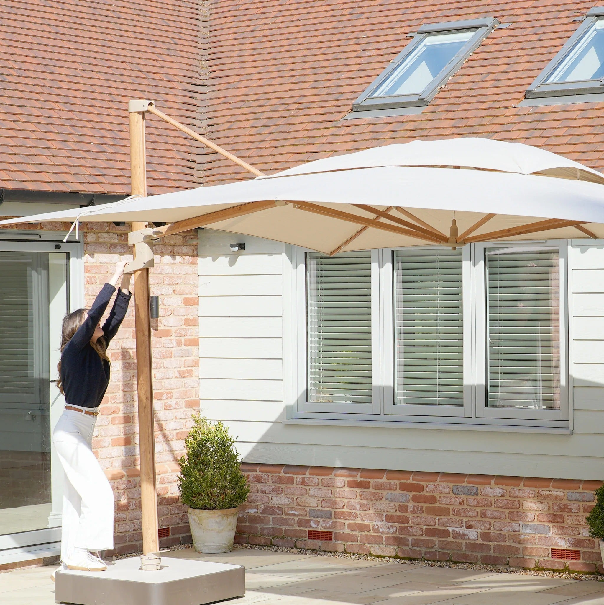 4 Seasons Outdoor Finca 4m x 3m Cantilever Parasol