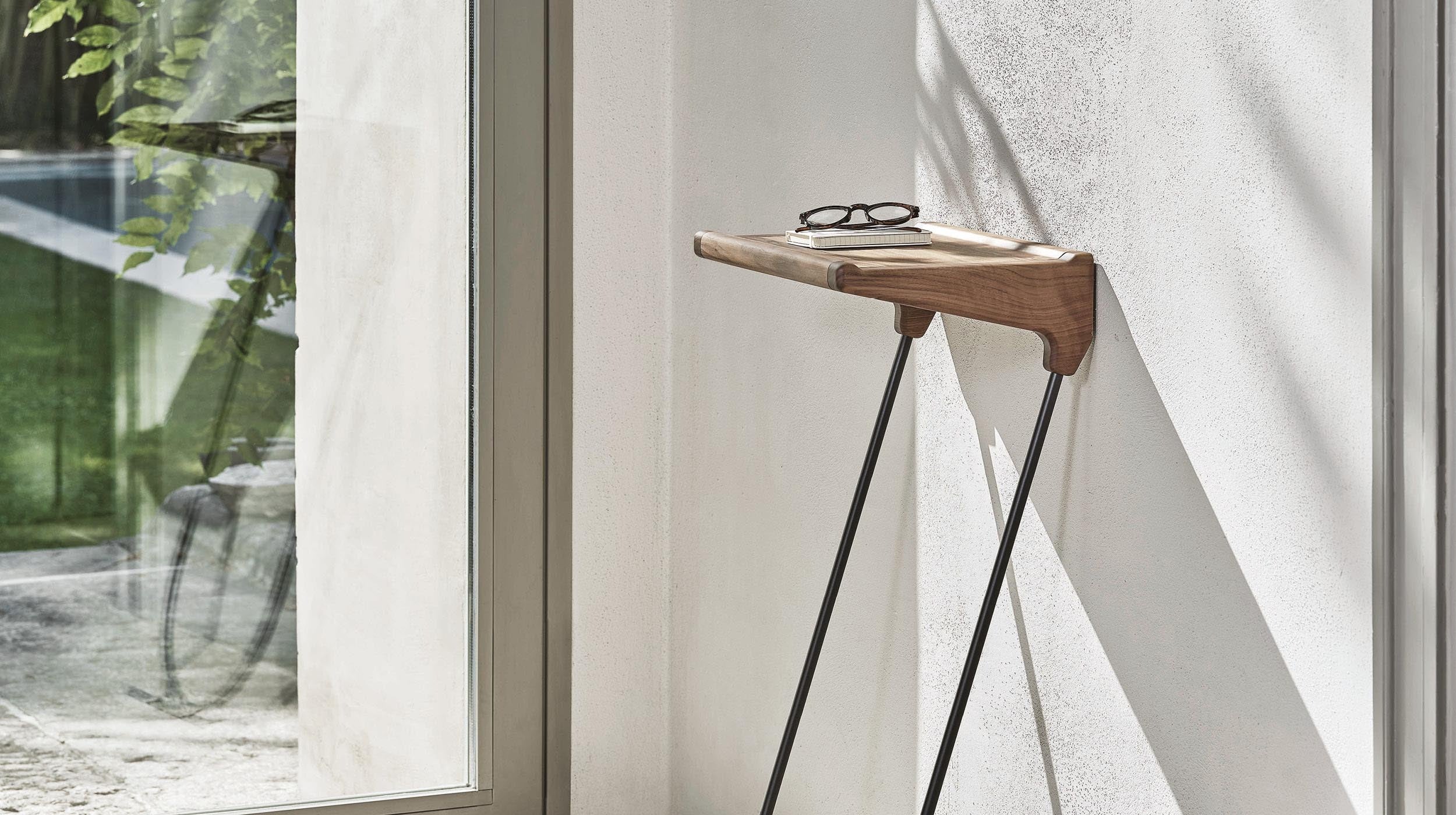 Porada Maori Free-Standing Console