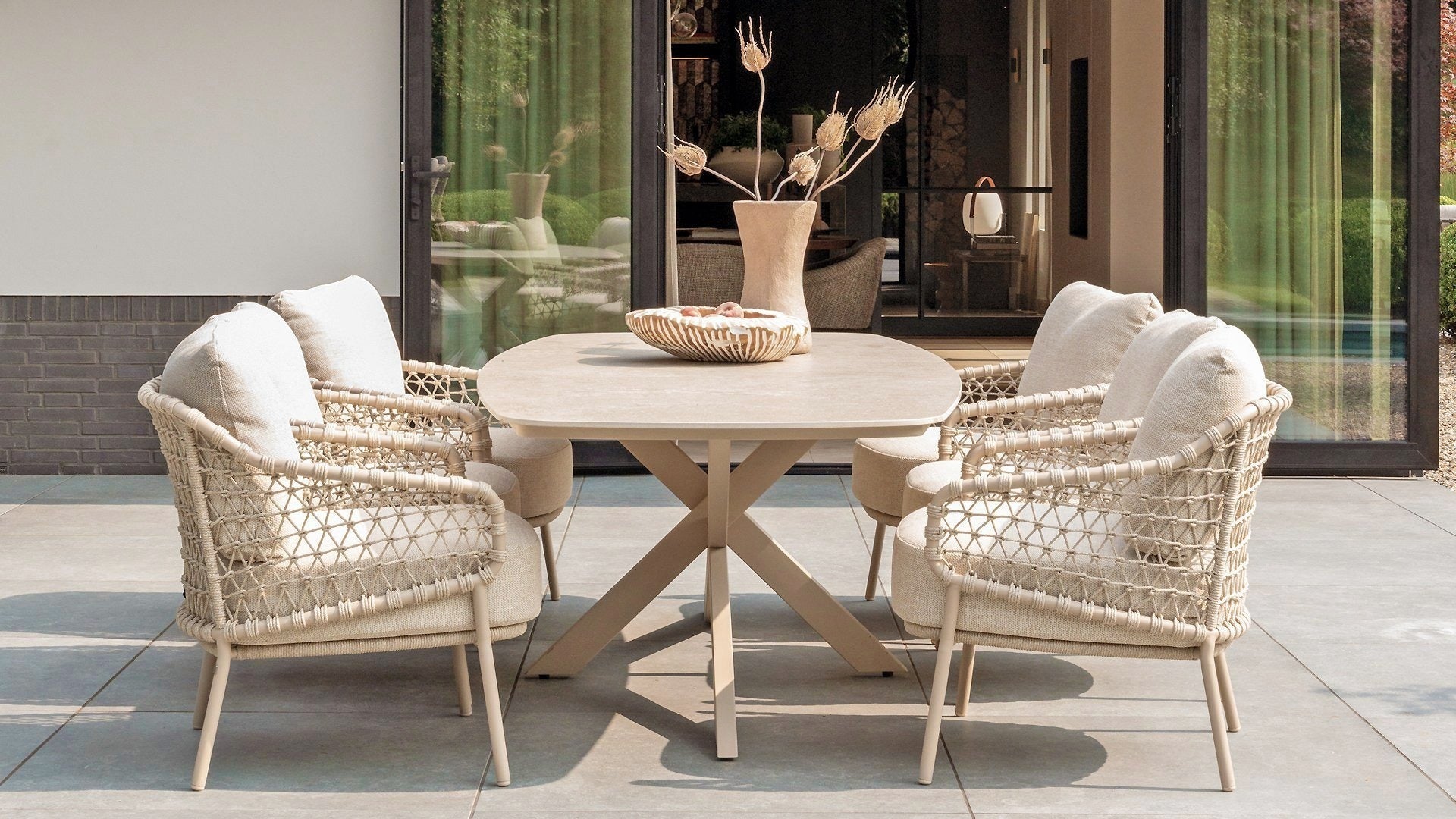 4 Seasons Outdoor Sardinia Low Dining 6 Seat With Nevada Dining Table