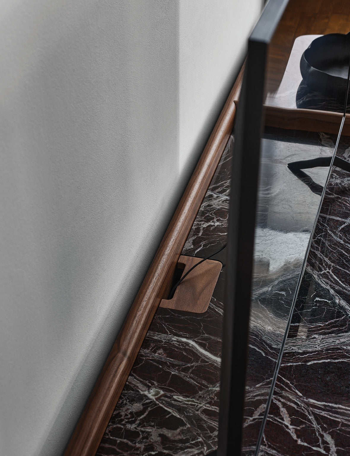 Porada Akeru Tv Stand