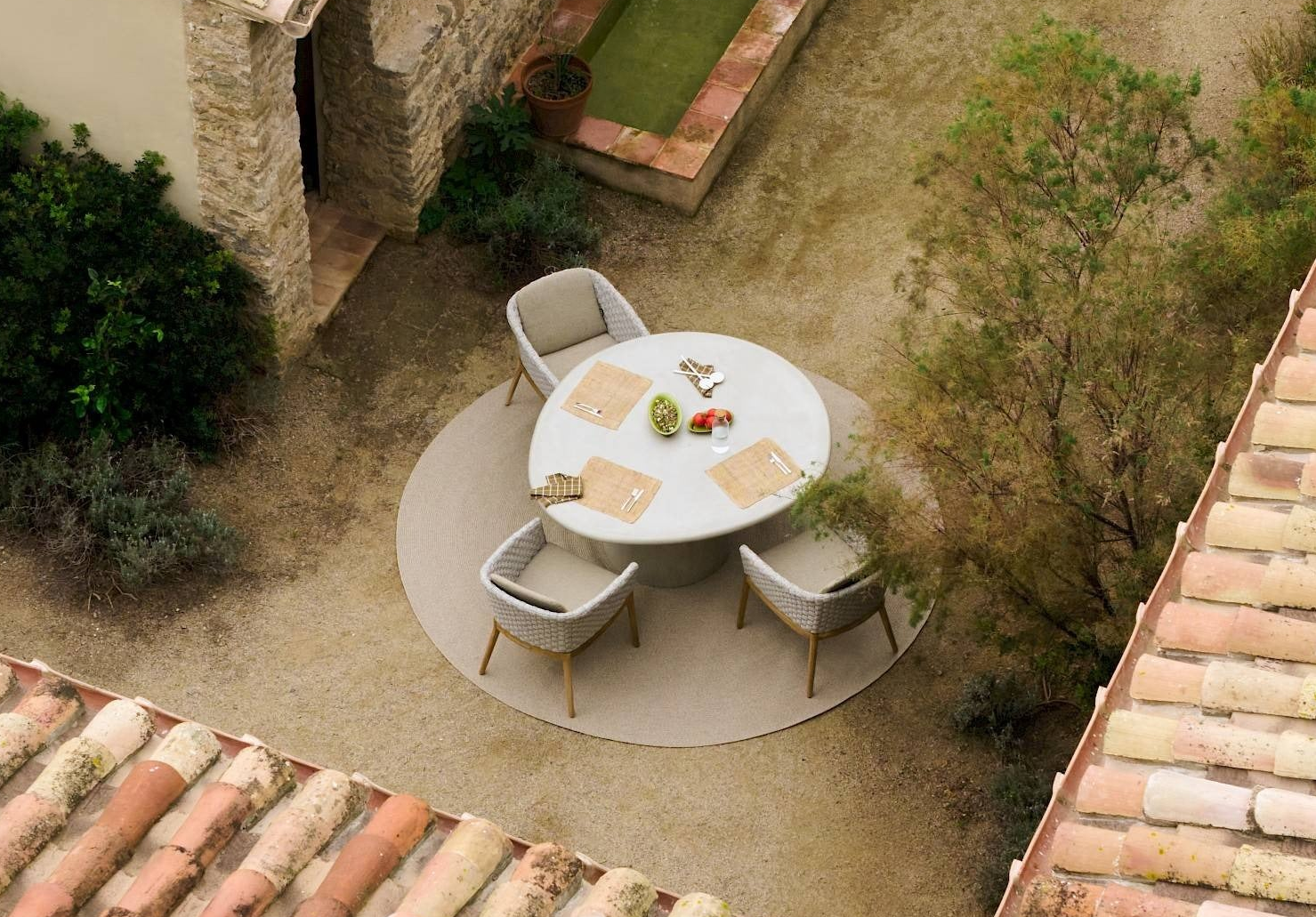 Jardinico Como | Round and Organic Dining Tables