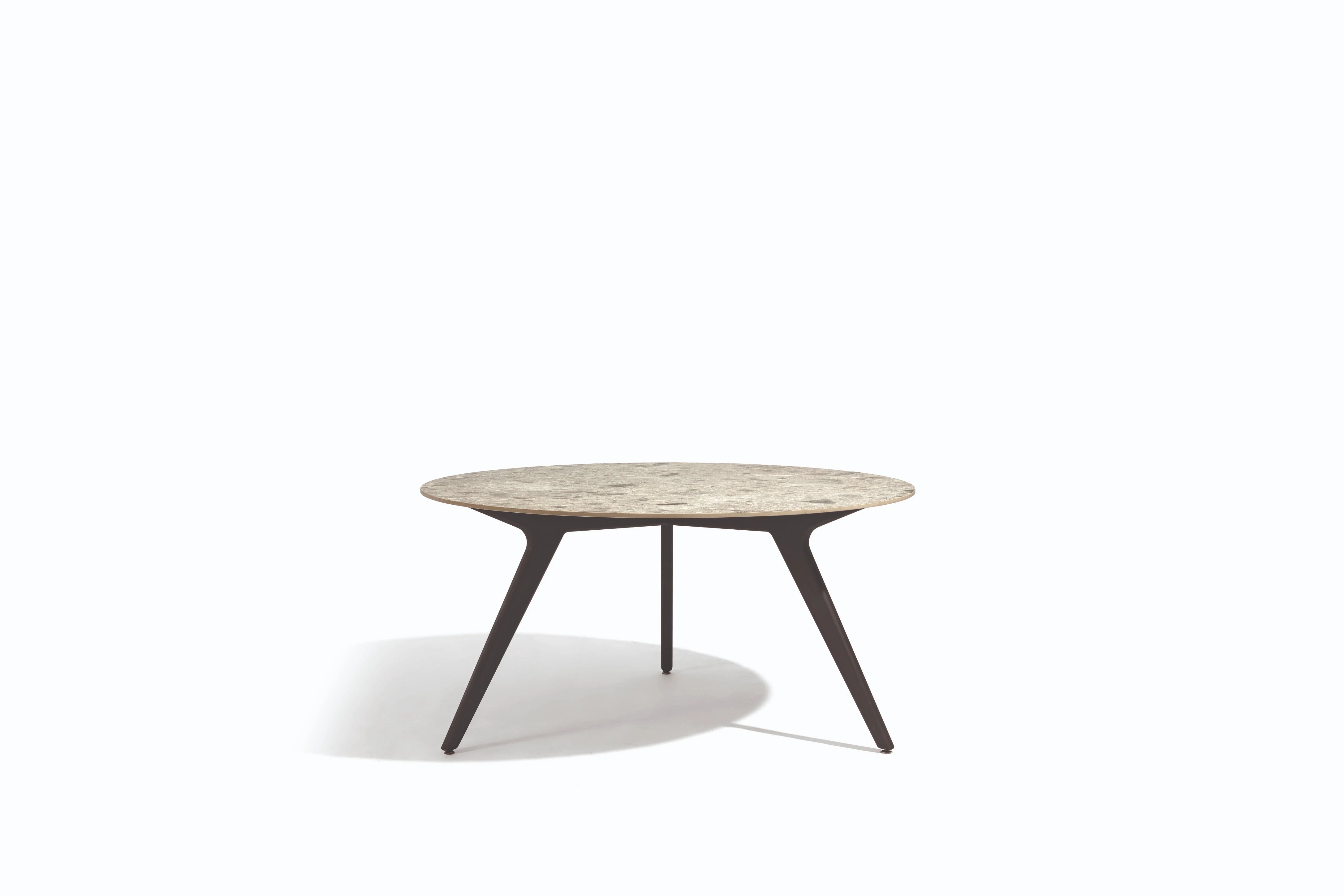 Manutti Torsa Dining Table Round Ø148 × 73h cm