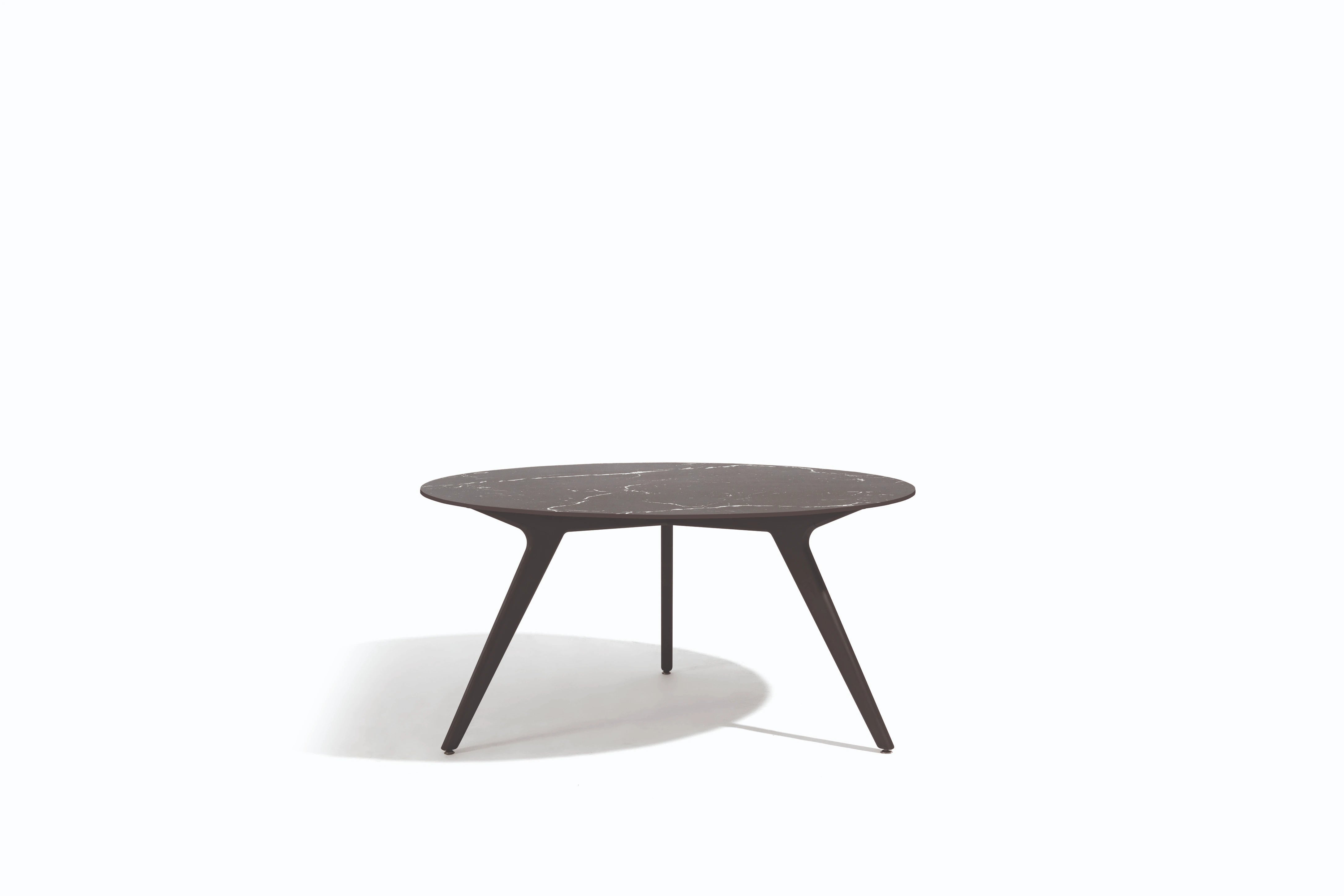 Manutti Torsa Dining Table Round Ø148 × 73h cm
