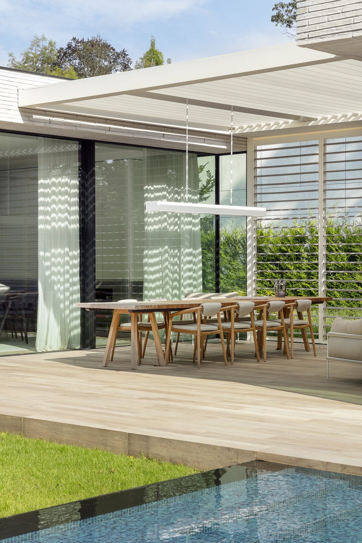 Modern Building Junction Umbris Pergola – project photograph 07