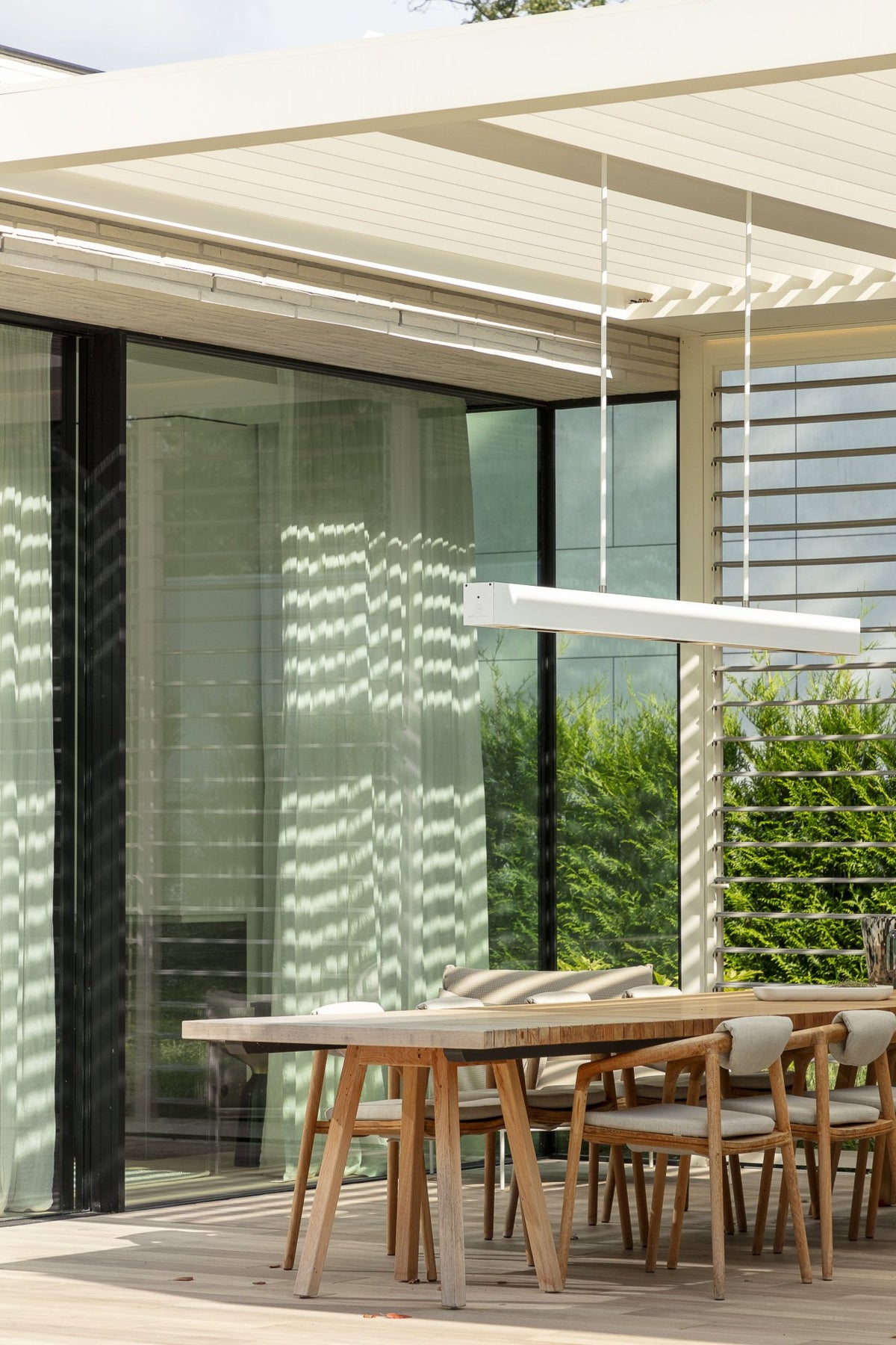 Modern Building Junction Umbris Pergola – project photograph 09