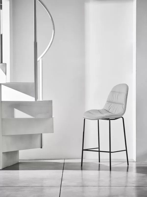 Mood Footstool Lined Low barstool with lacquered metal frame round section and shell in polypropylene