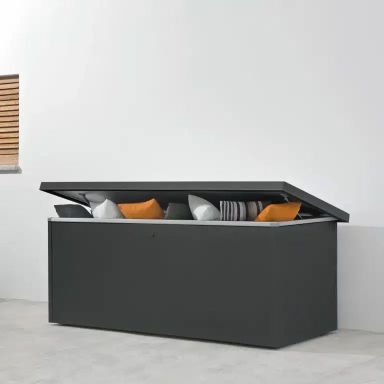 Manutti Fuse Cushion Box