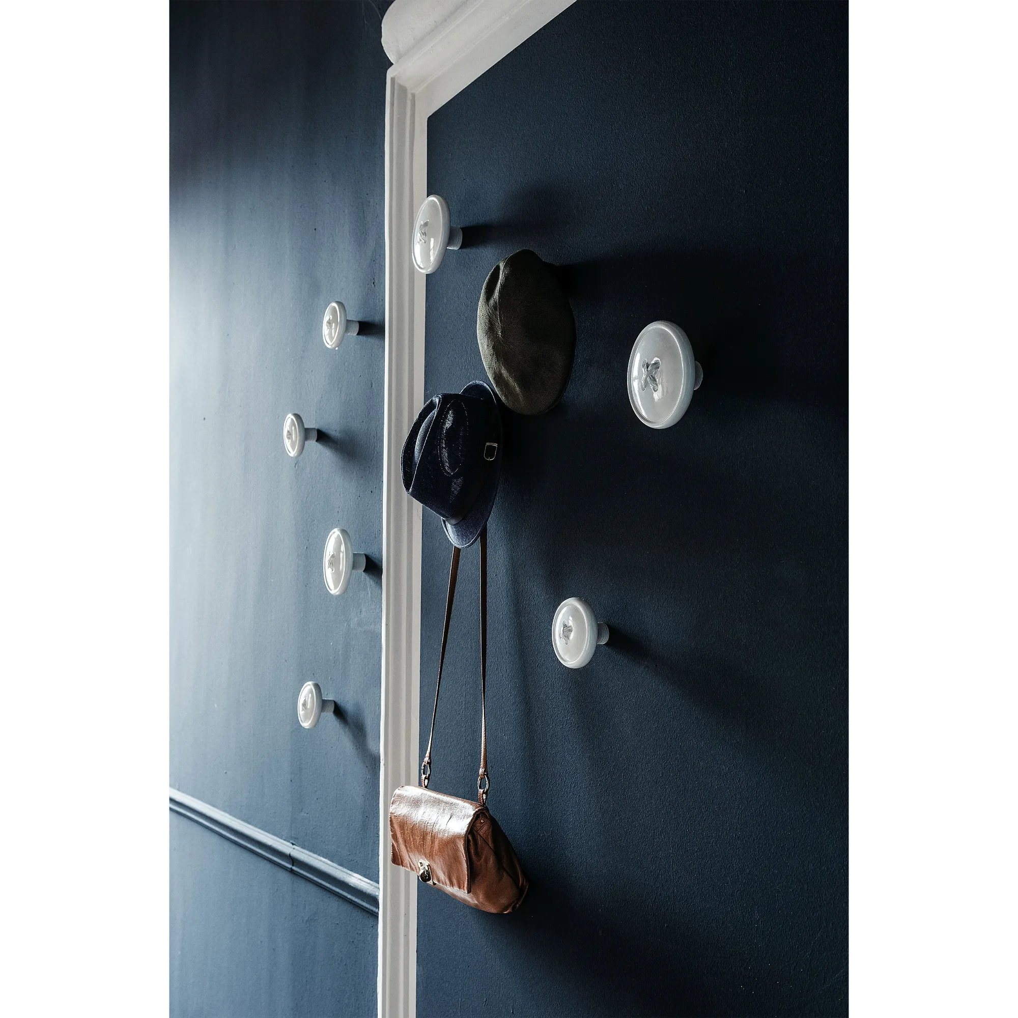 Cattelan Italia Bottone Polyurethane Coat Hanger – Fast Delivery