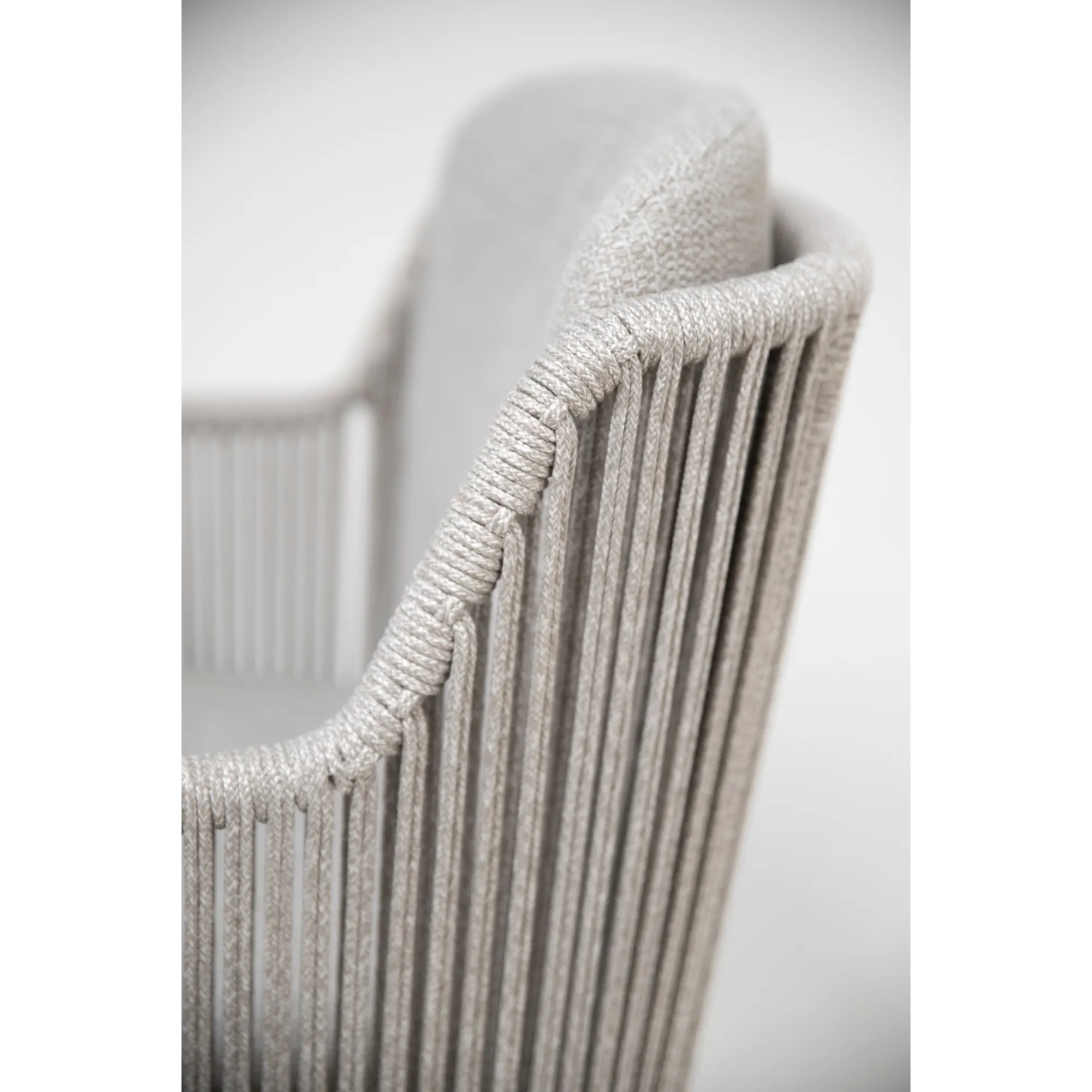 4 Seasons Outdoor Bernini Dining Chair Frozen With 2 Cushions