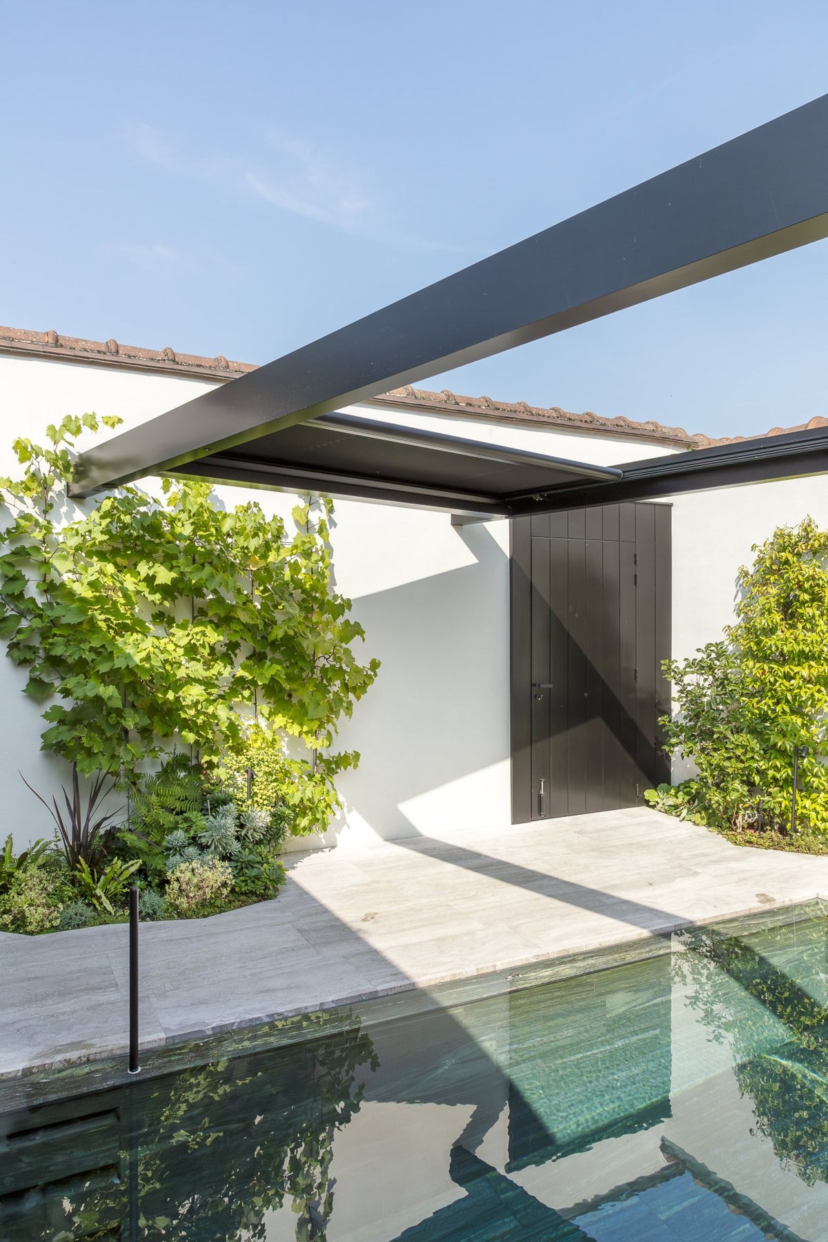 Secret Garden Roof Umbris Pergola – project photograph 7