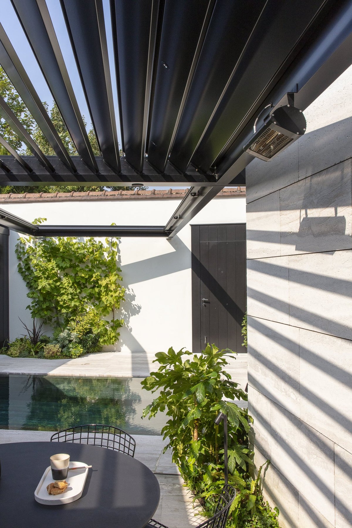 Secret Garden Roof Umbris Pergola – project photograph 8