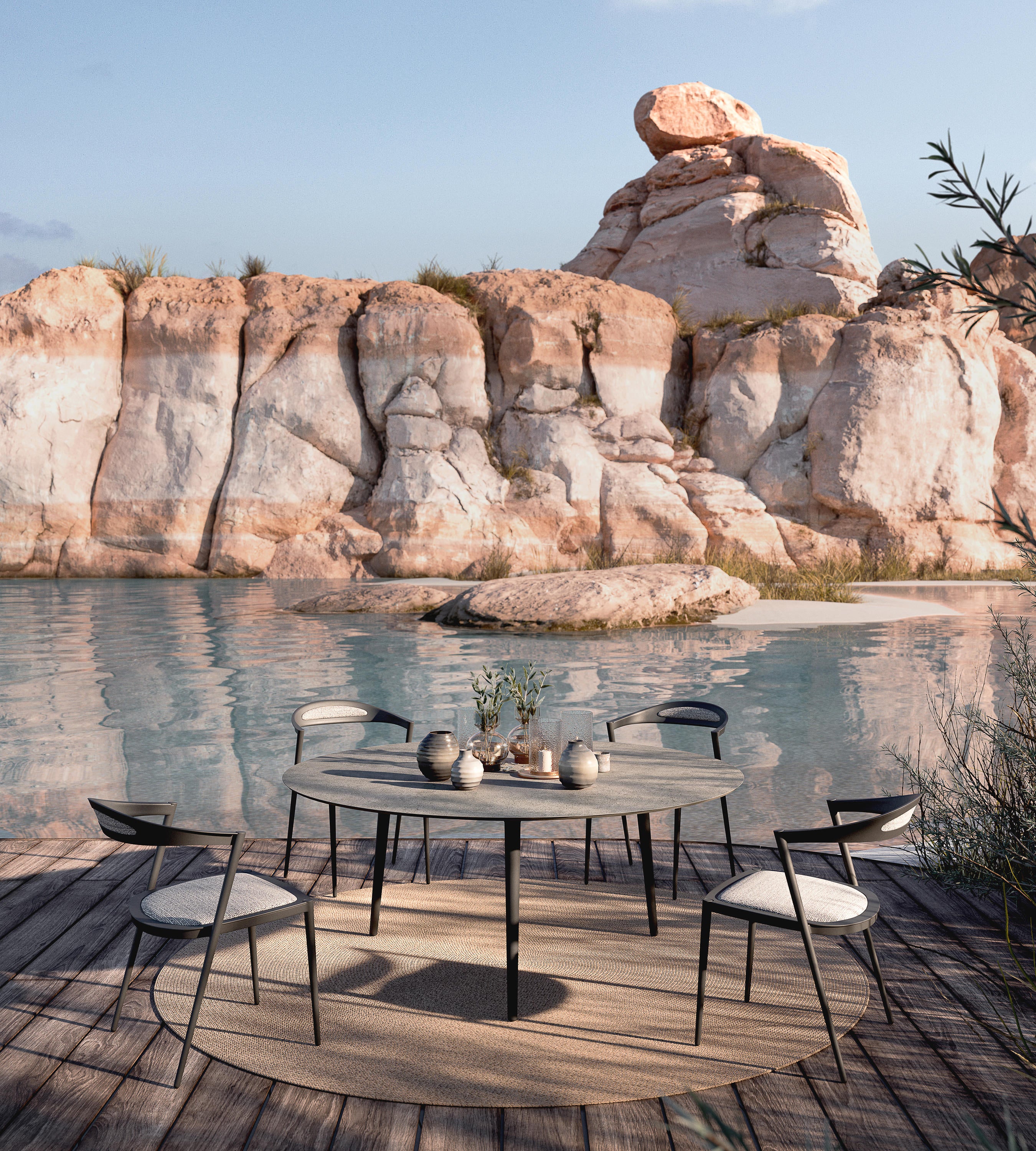 Royal Botania Styletto Low Dining Table Ø 120 x 35