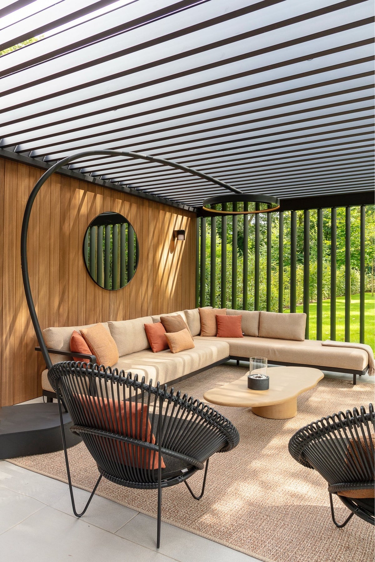 Stylishly Finished Garden Lounge Umbris Pergola – project photograph 06