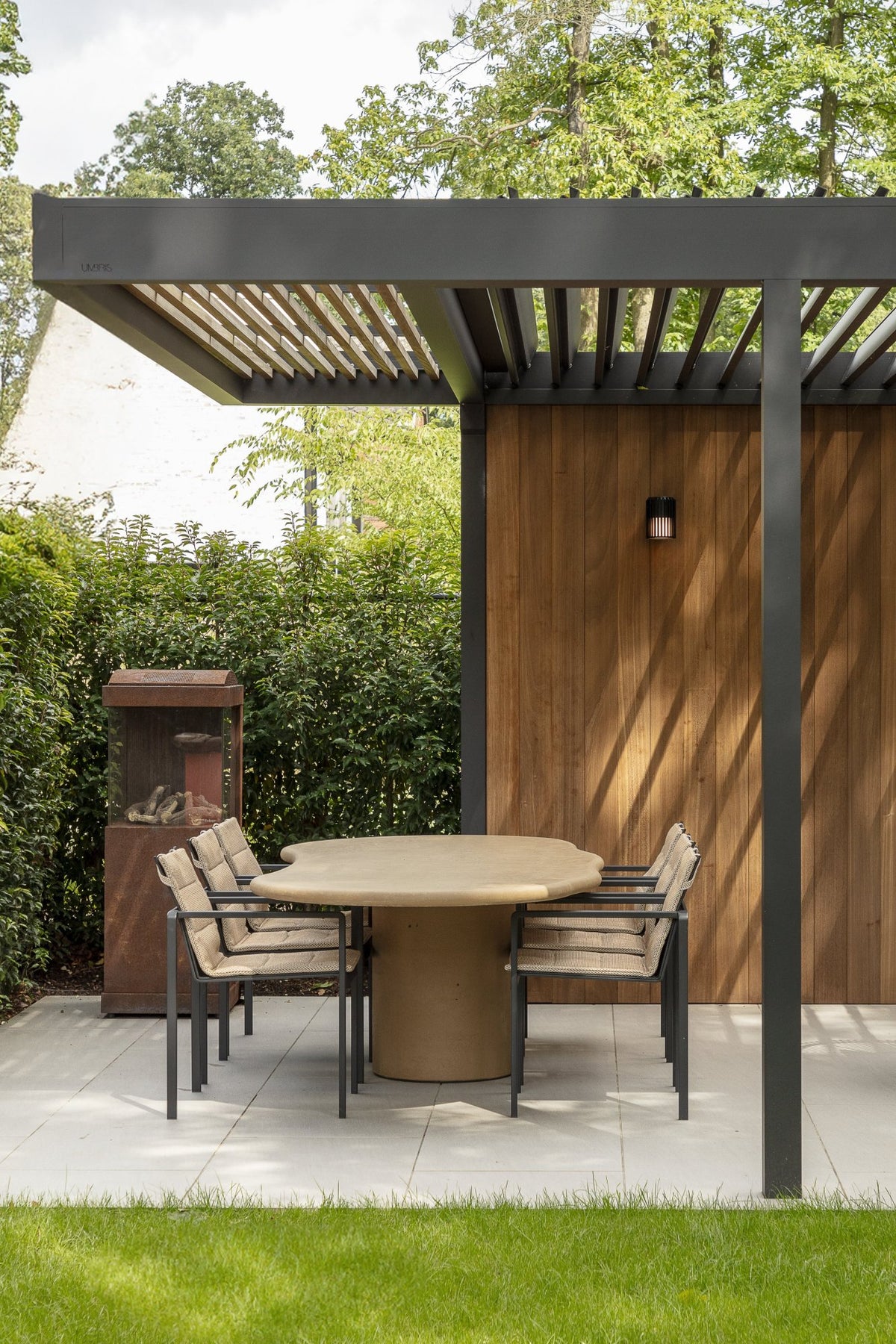 Stylishly Finished Garden Lounge Umbris Pergola – project photograph 08
