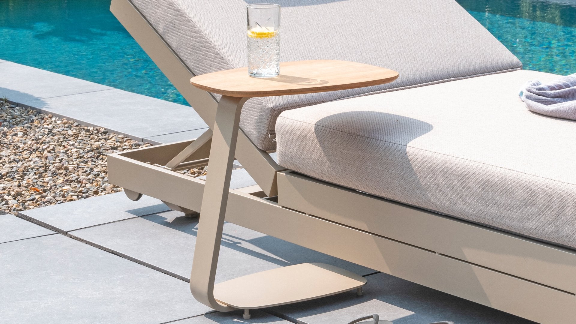 4 Seasons Outdoor Eva Lounge with Monroe Coffee Tables