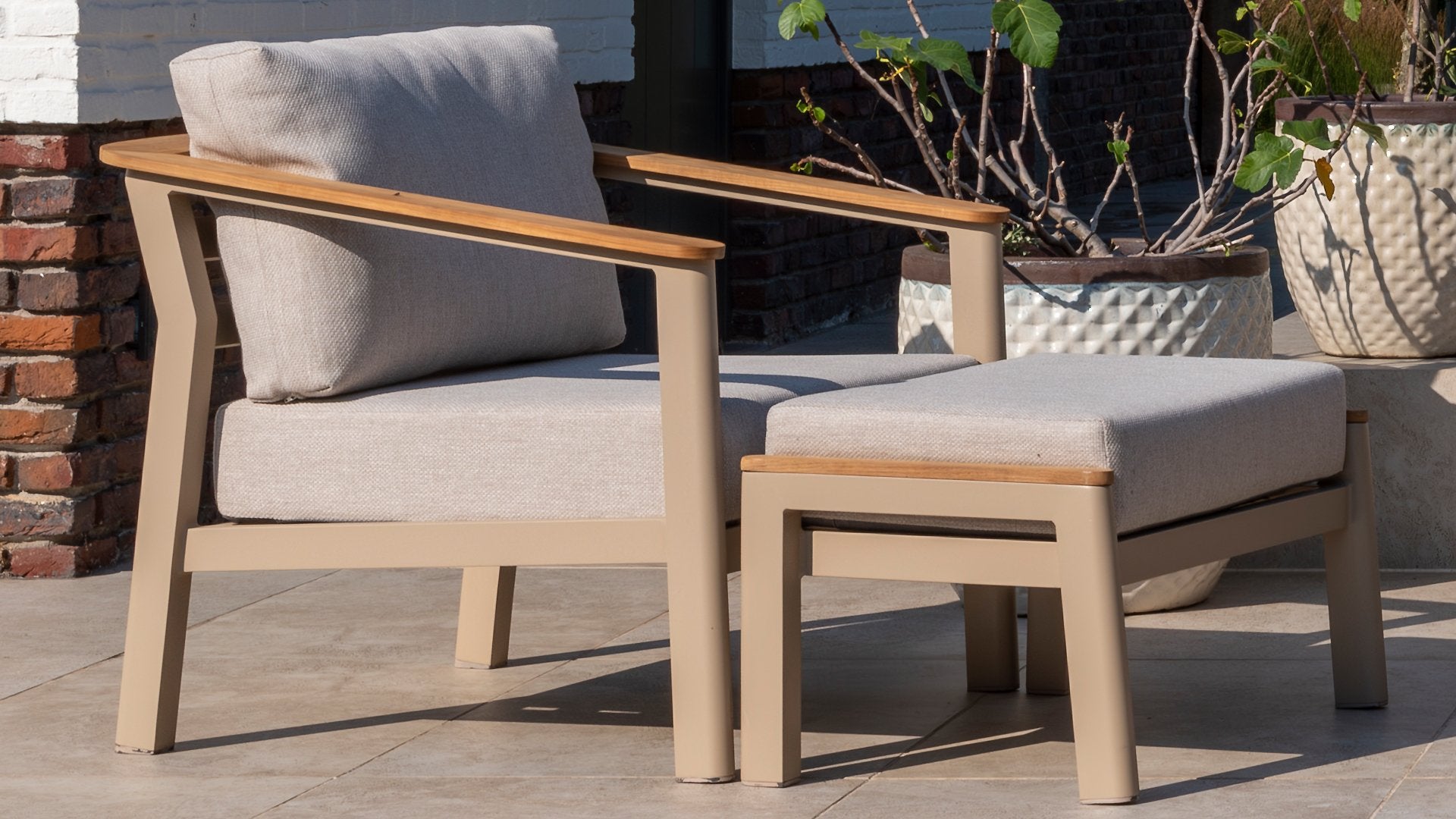 4 Seasons Outdoor Olivia Lounge with Emma Coffee Table & Footstool