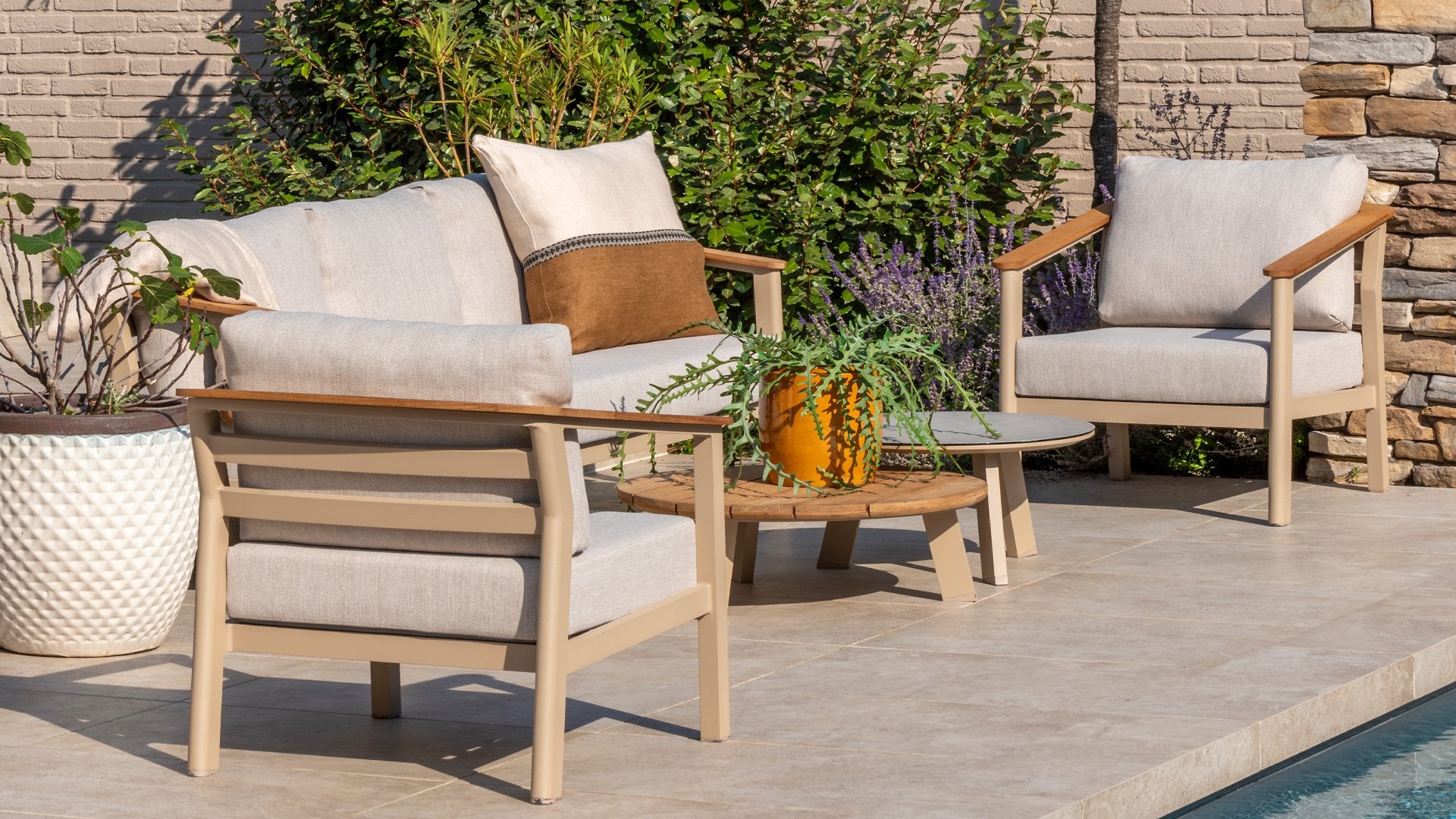 4 Seasons Outdoor Olivia Lounge with Emma Coffee Table