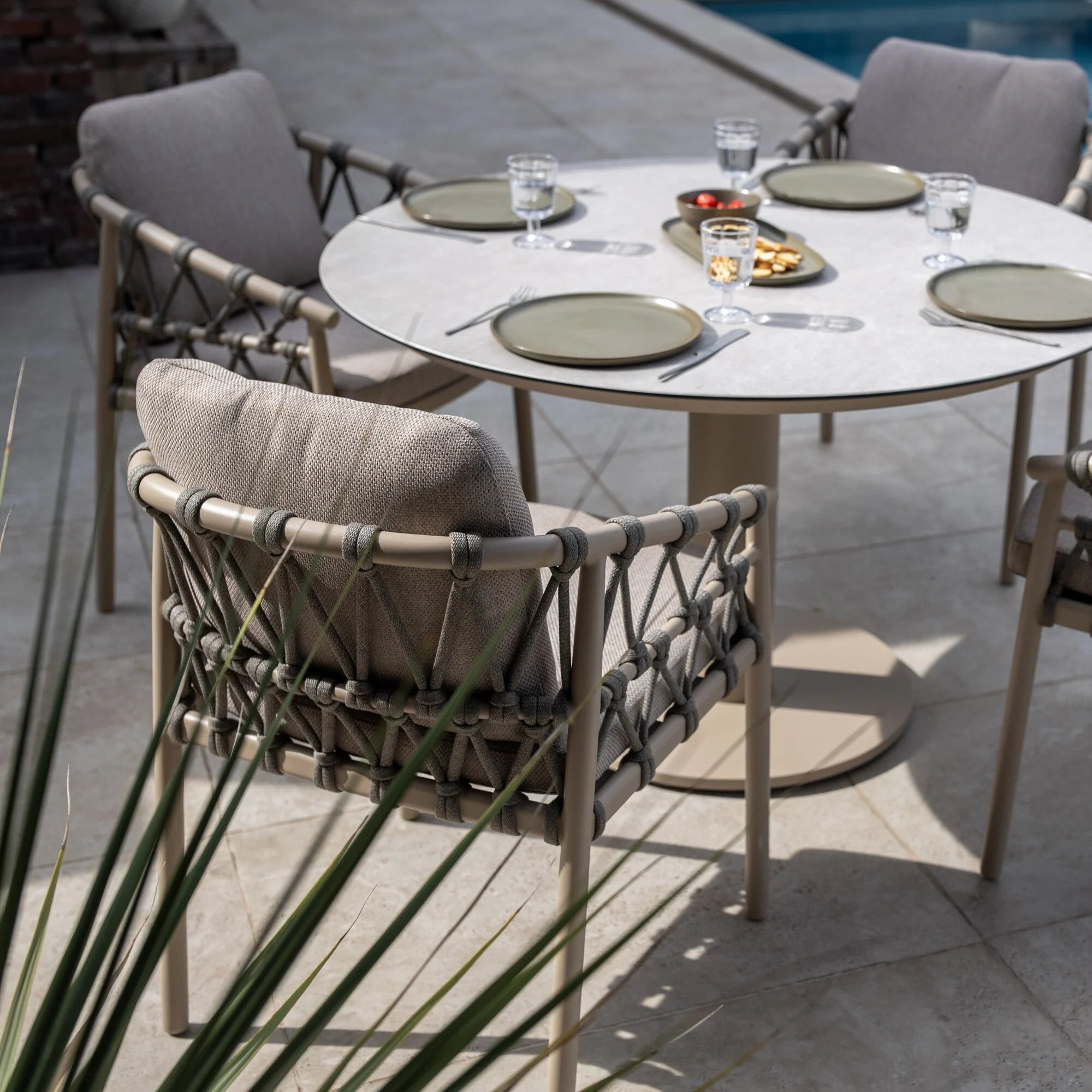 4 Seasons Outdoor Piacenza 4 Seat with Sarah 120cm Ceramic Dining Table