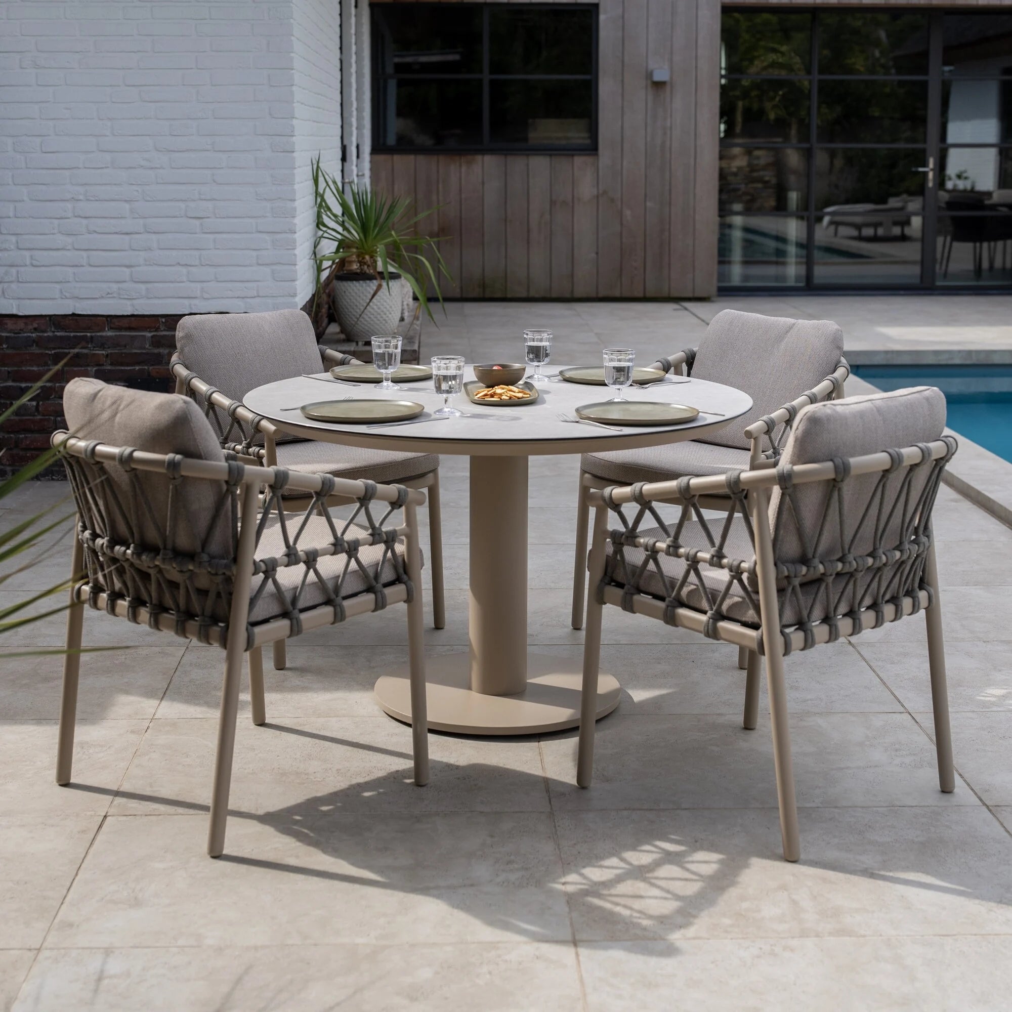 4 Seasons Outdoor Piacenza terre dining chair with 2 cushions