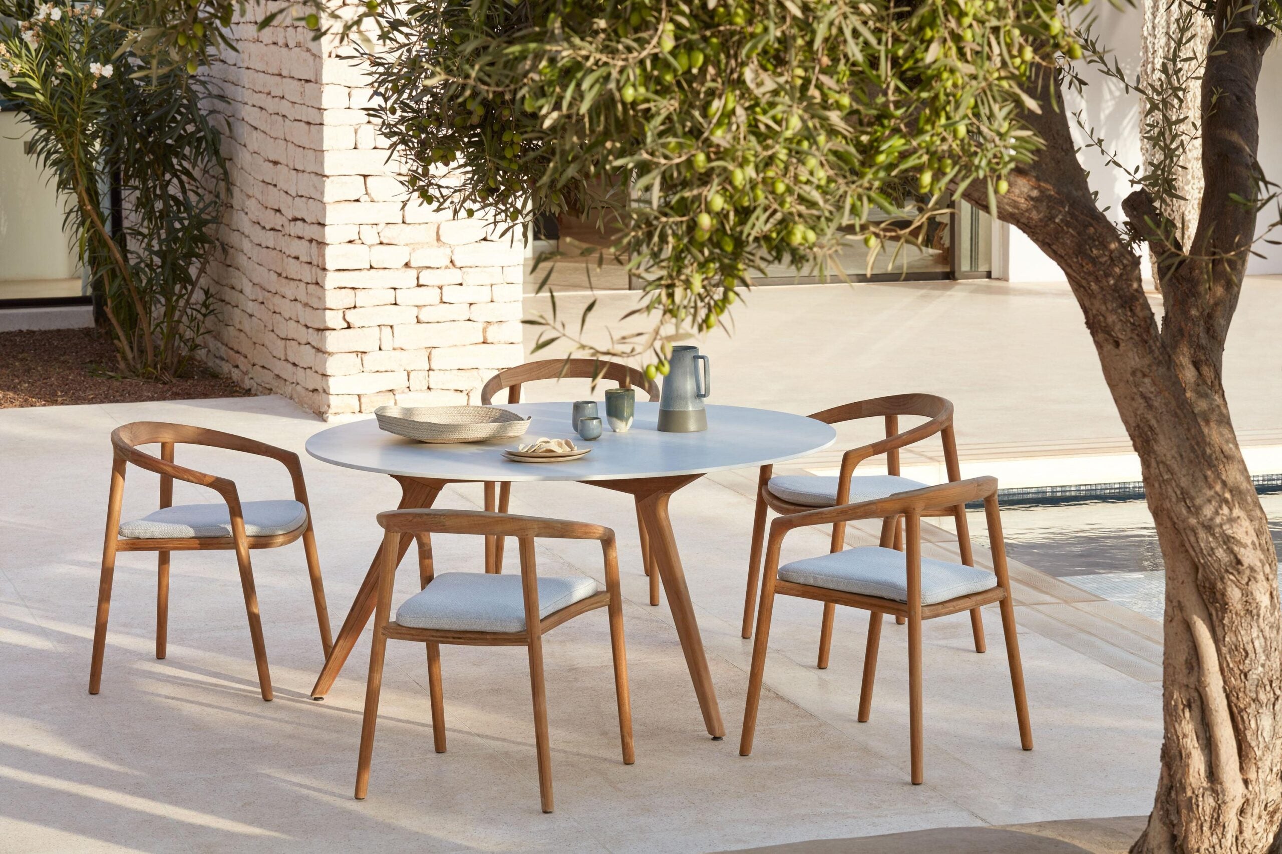 Manutti Torsa Counter Height Dining Table Round Ø148 × 91h cm