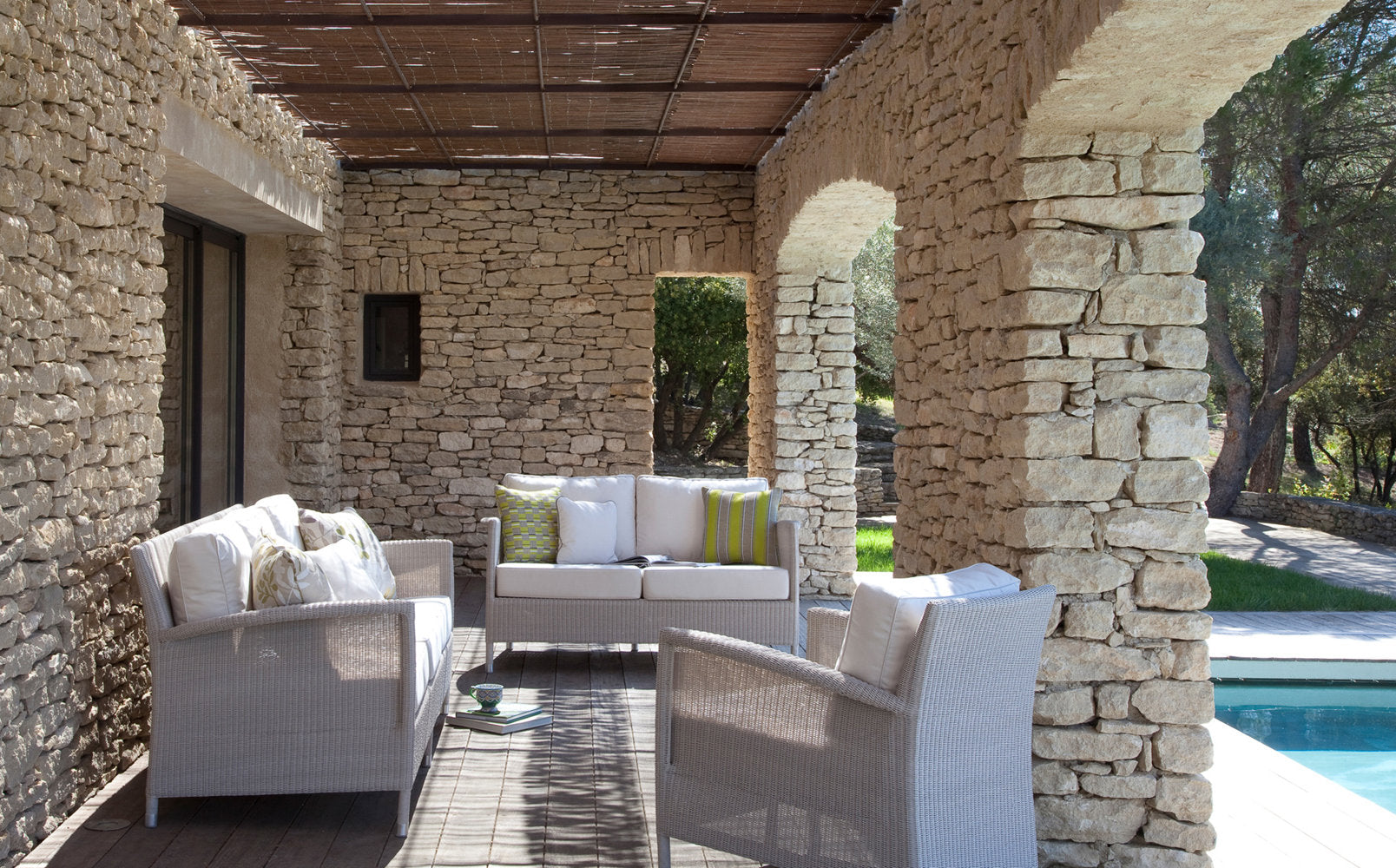 SAFI LOUNGE SOFA 3S OLD LACE AND CUSHIONS