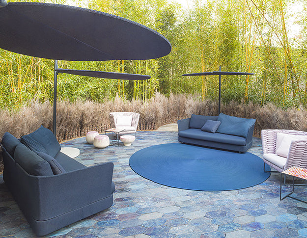 Paolo Lenti Sunshades Image in outdoor garden setting