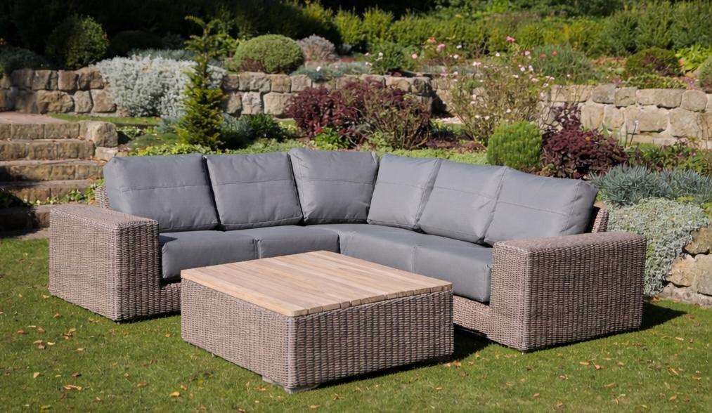 4 Seasons Outdoor Kingston 4 seat corner set with teak table