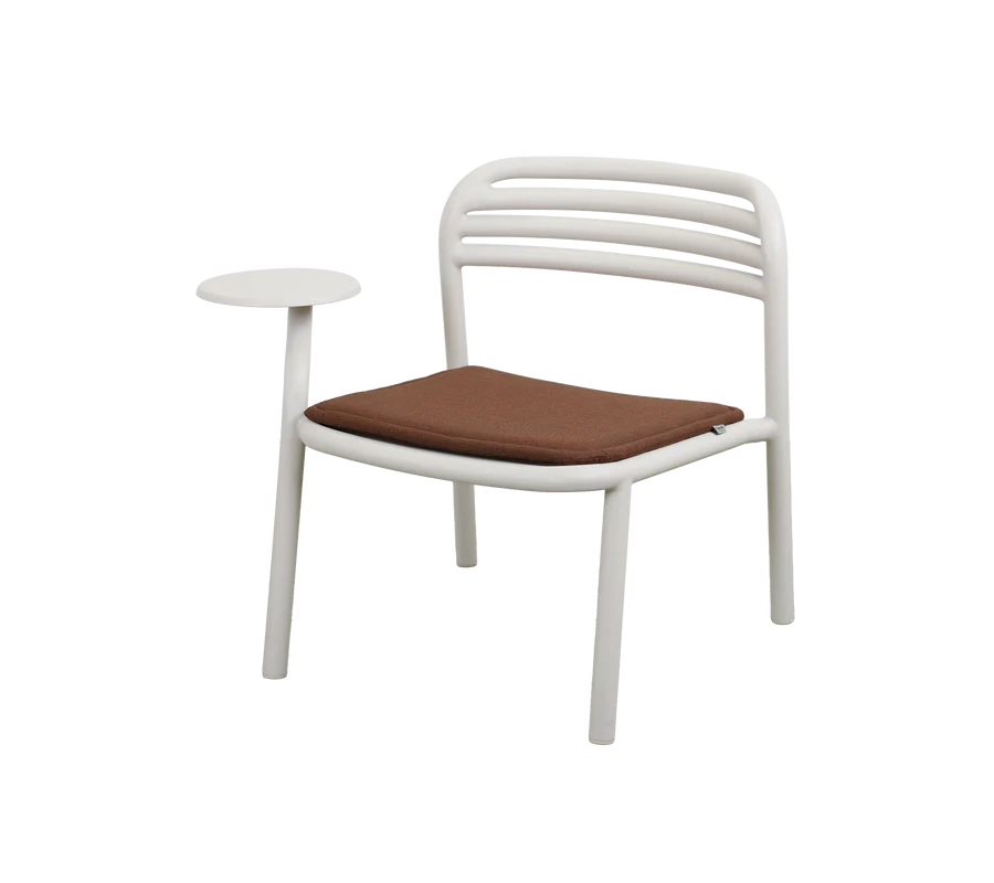 Cane-line Bliss Lounge Chair with Side Table on Right