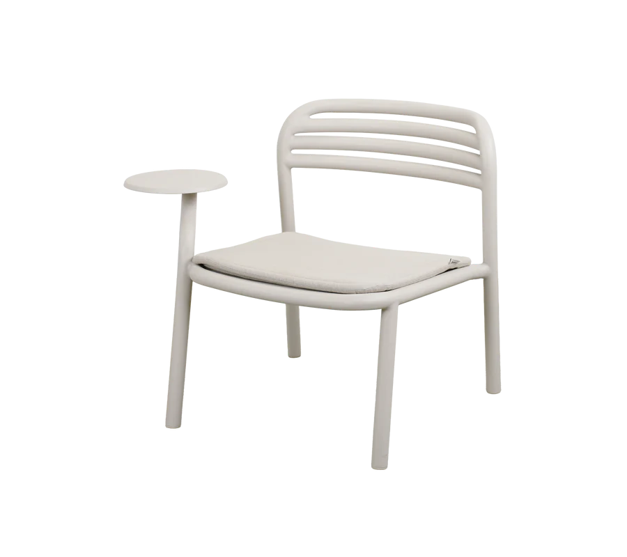 Cane-line Bliss Lounge Chair with Side Table on Right