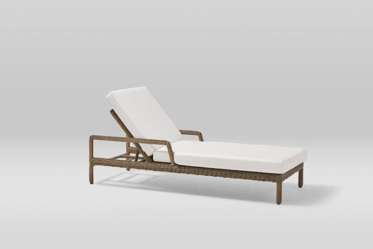Heritage chaise with Arms Product Shot