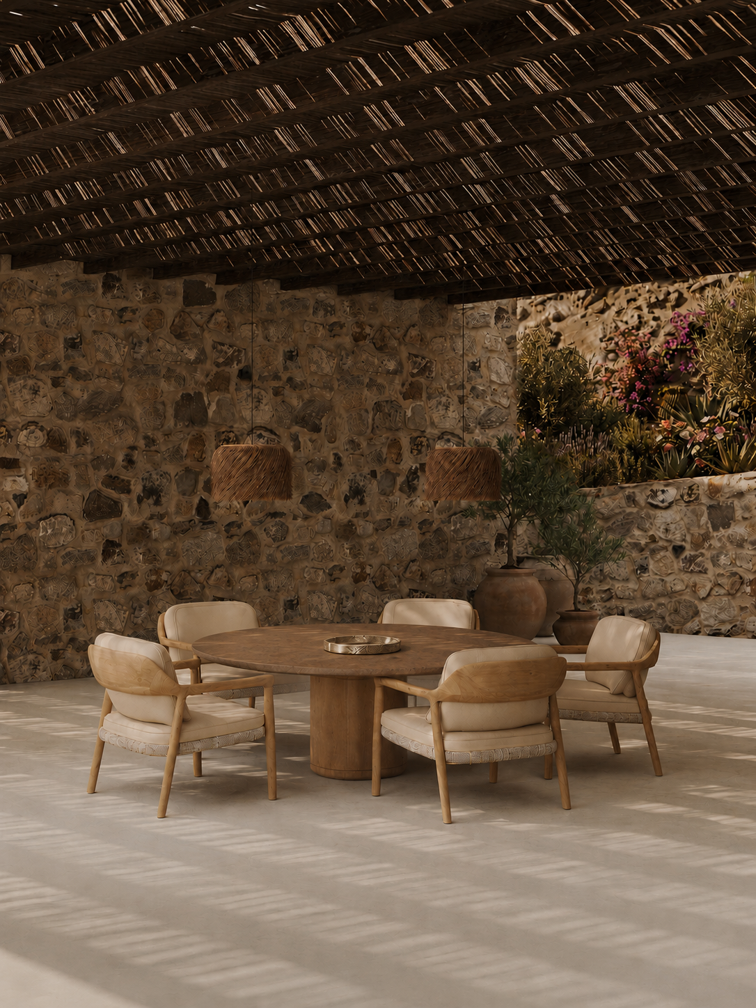Manutti Ogado Low Round Dining Set with 5 Yiko Lounge Chairs