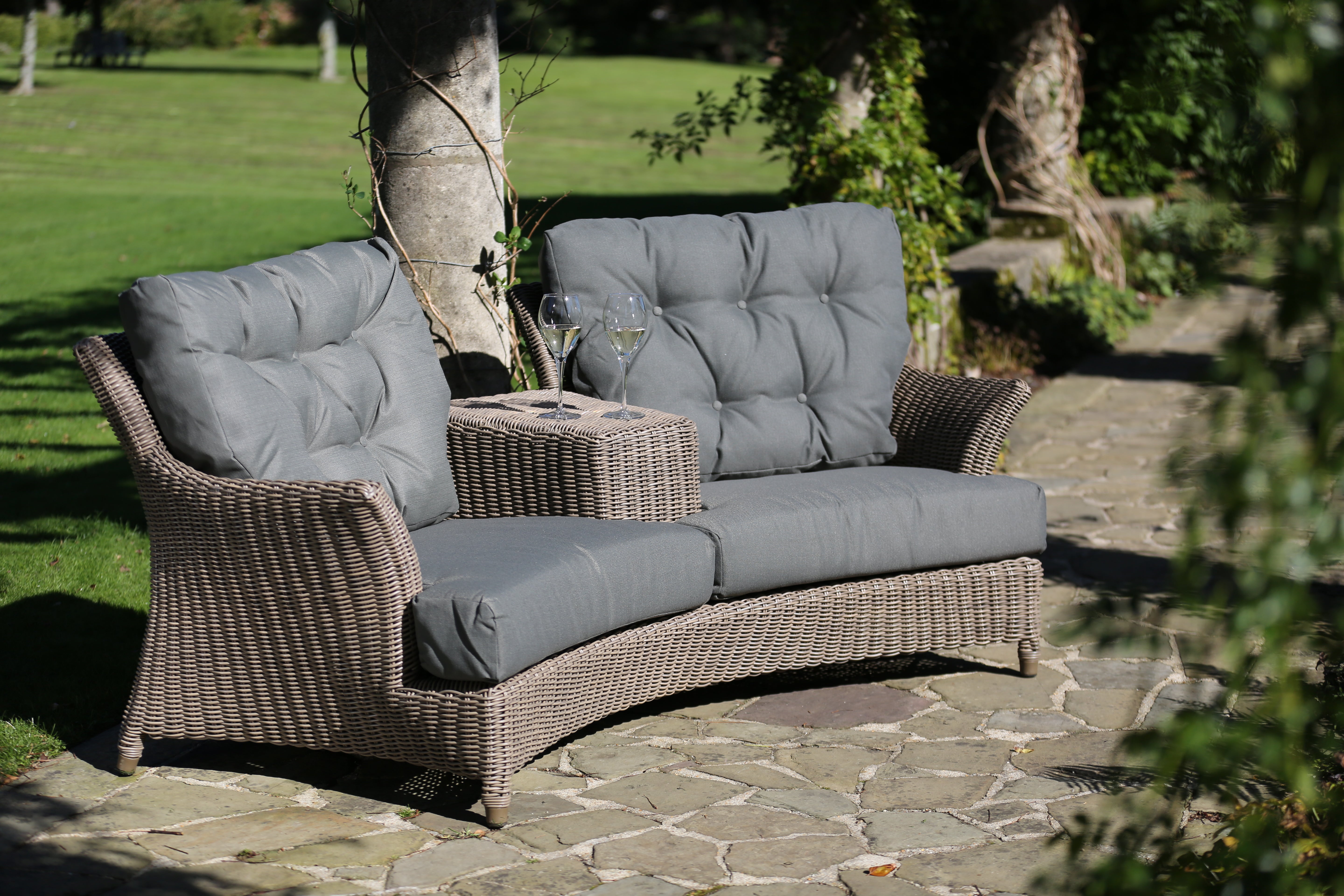 4 Seasons Outdoor Valentine Love Seat With 4 Cushions