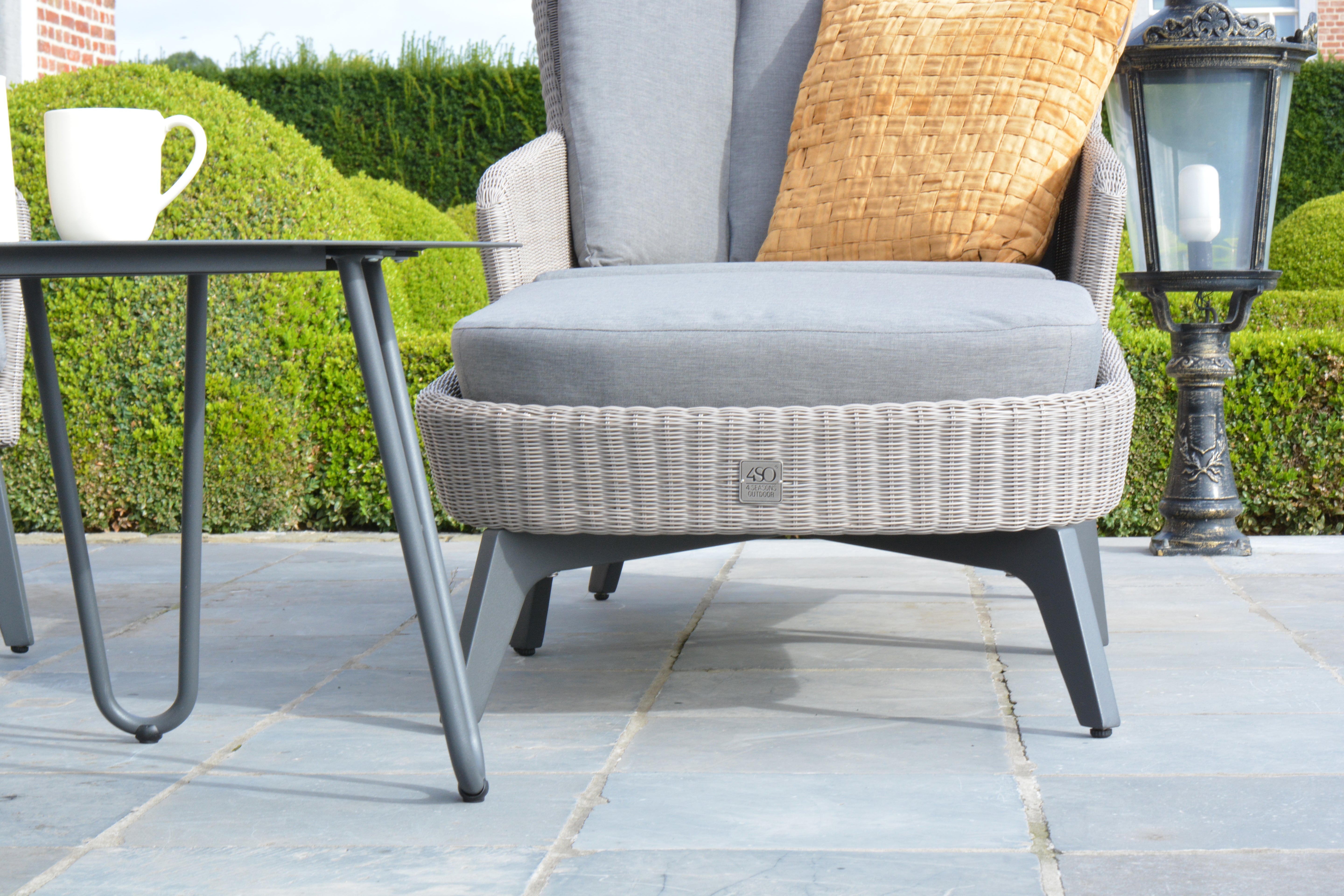 4 Seasons Outdoor Luxor Footstool With Cushion