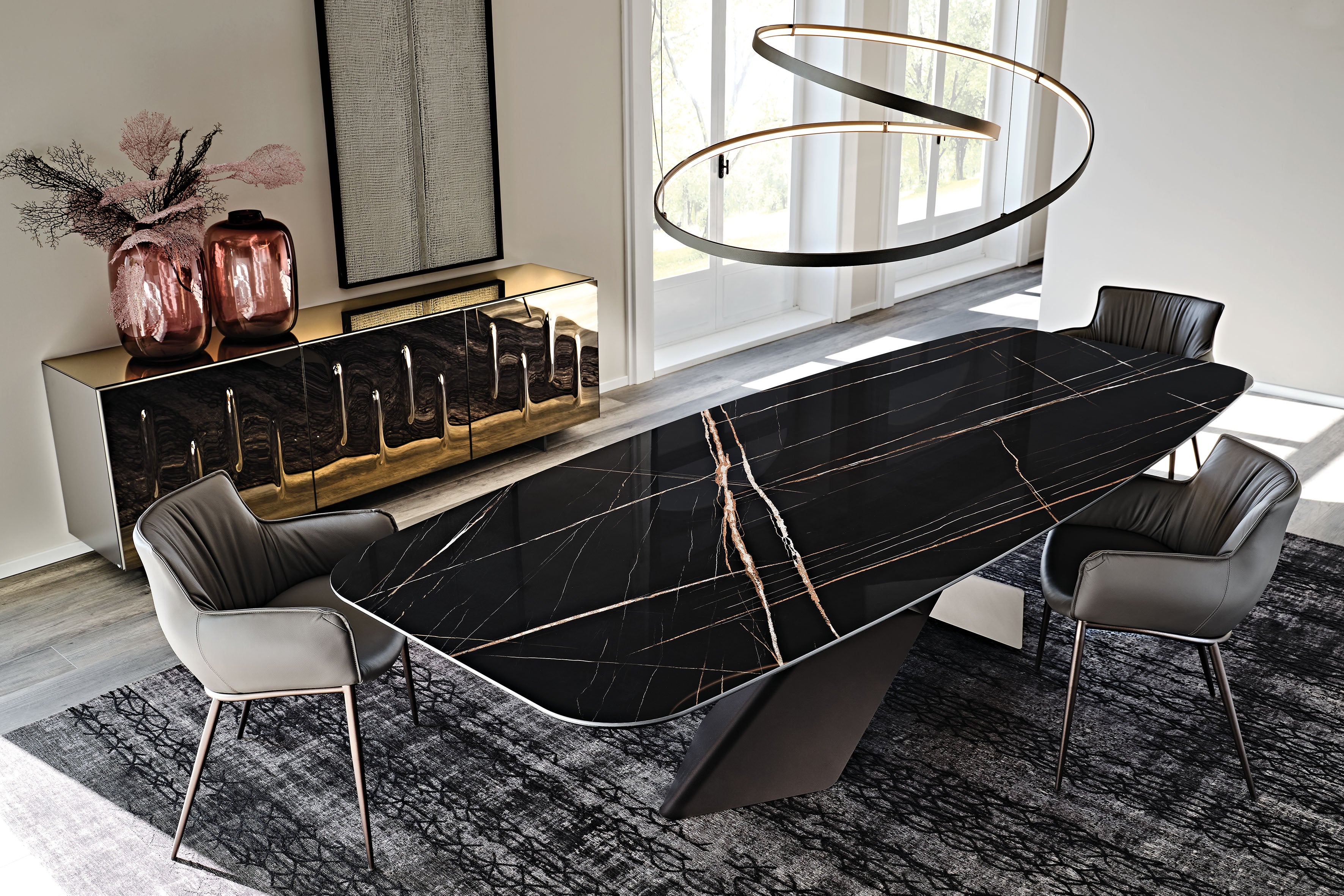 Tyron Keramik Table | Black GFM73 Embossed Lacquered Steel Base | KM09 Sahara Noir Lucido Top