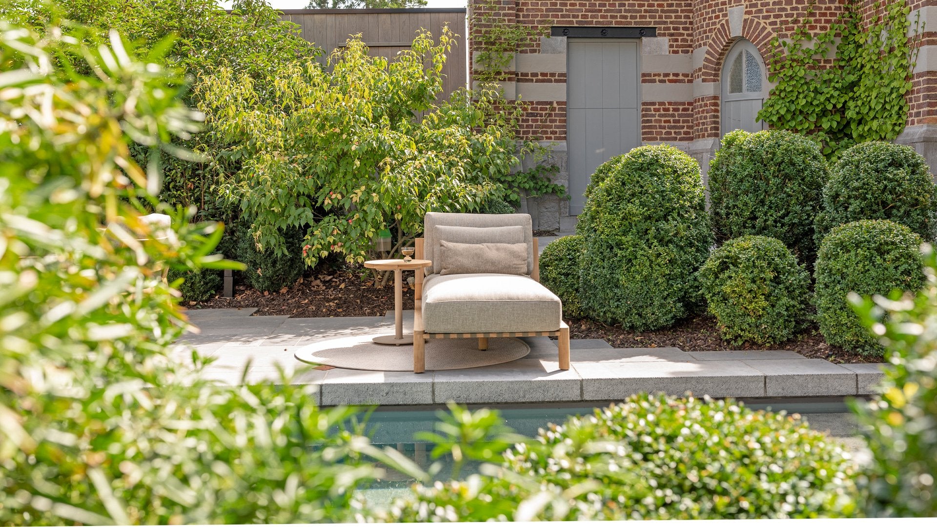 4 Seasons Outdoor Lucas Daybed with Volta Side Table