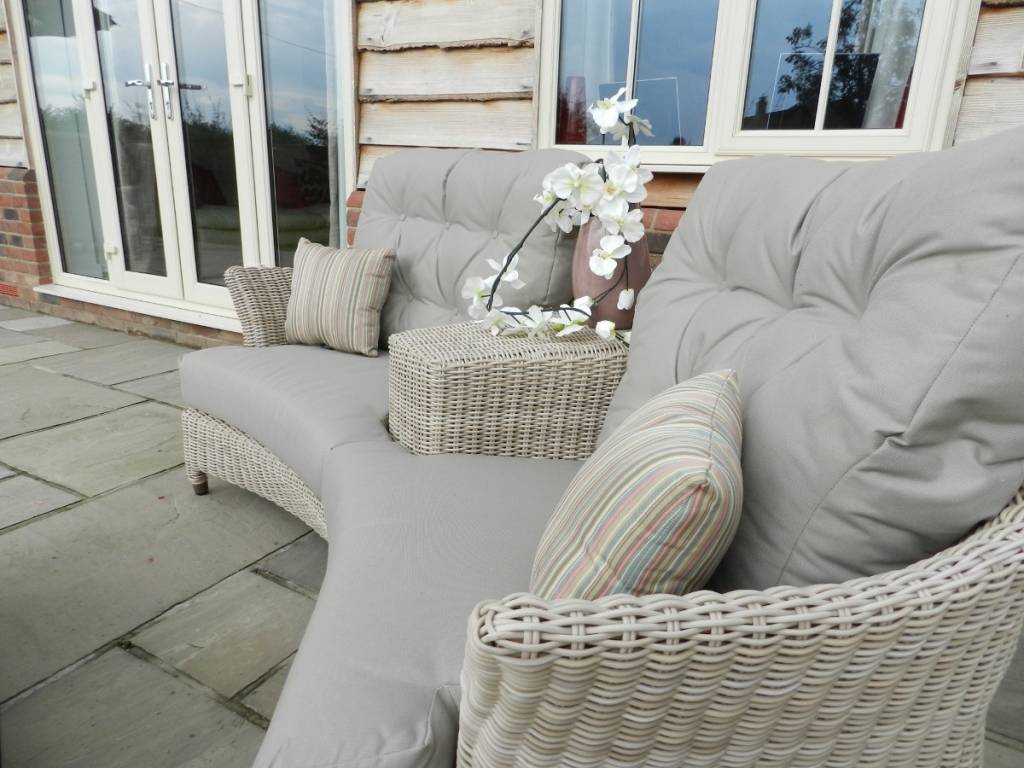 4 Seasons Outdoor Valentine Loveseat with 4 Cushions