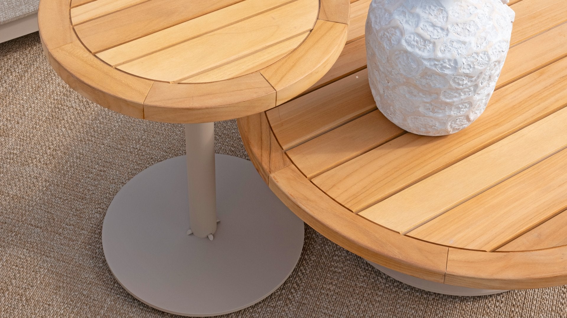 4 Seasons Outdoor Lucas Daybed with Volta Side Table